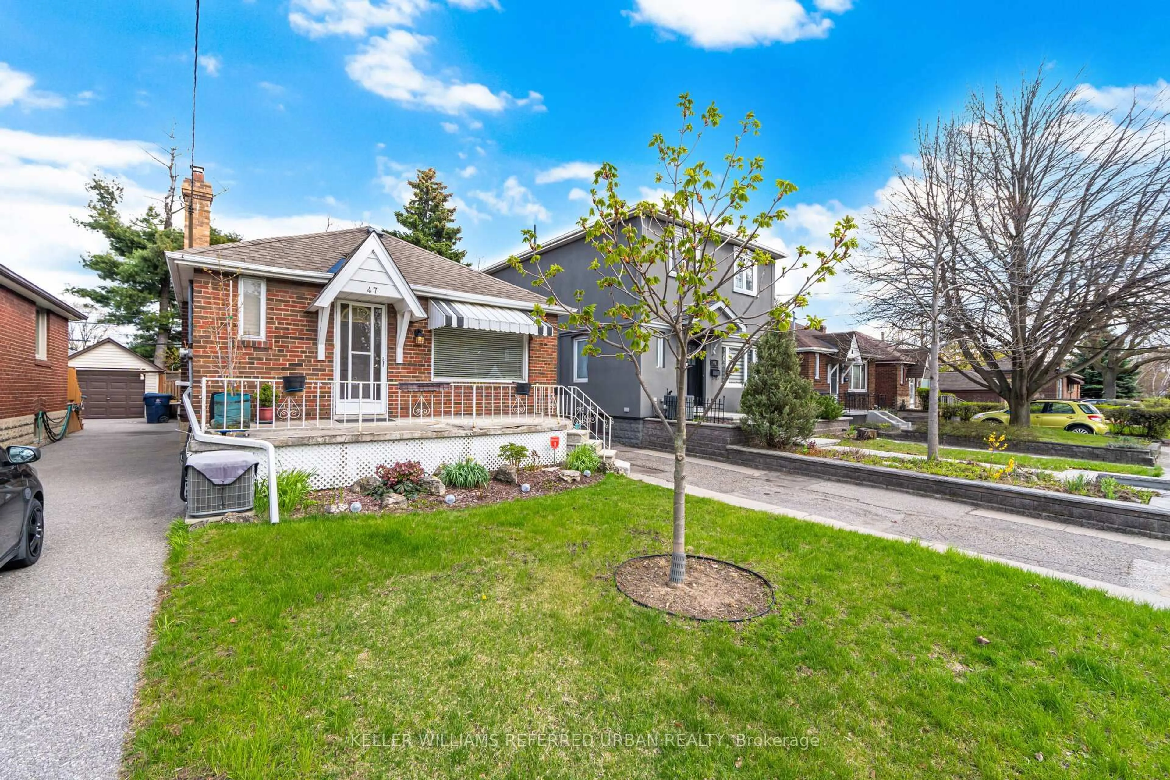 A pic from outside/outdoor area/front of a property/back of a property/a pic from drone, street for 47 St Hubert Ave, Toronto Ontario M4J 3Z2