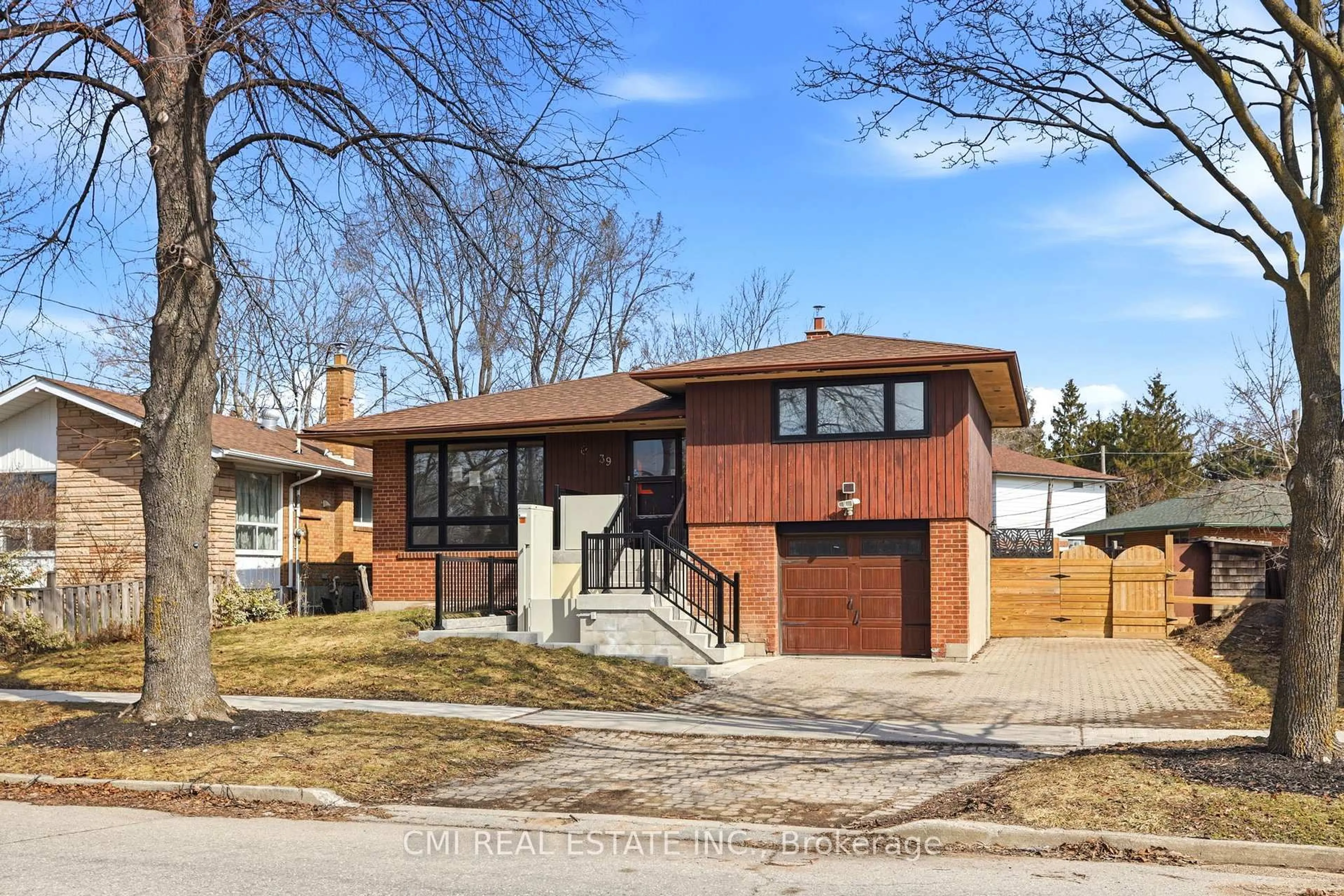 Home with brick exterior material, street for 39 Earlton Rd, Toronto Ontario M1T 2R4