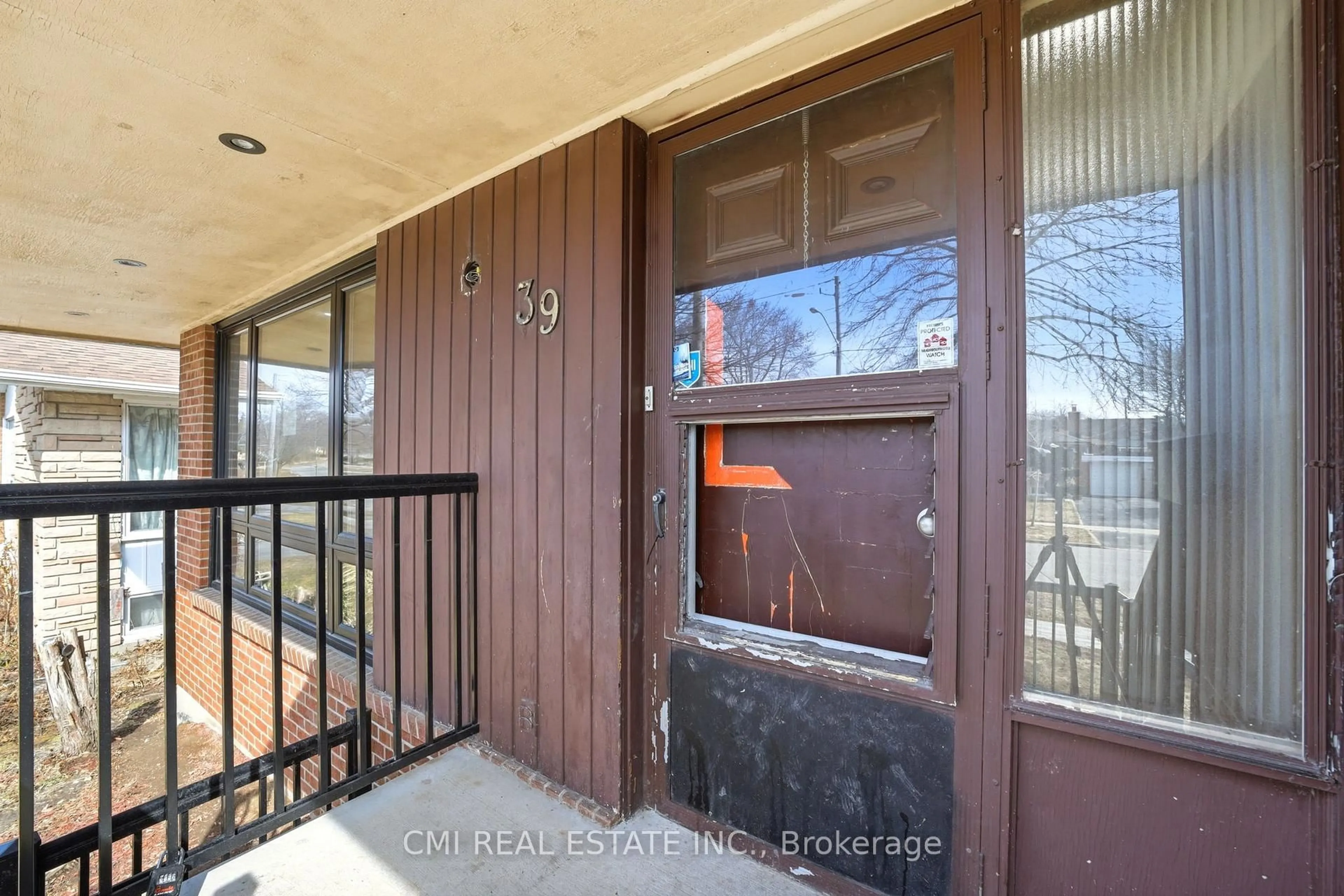 Indoor entryway for 39 Earlton Rd, Toronto Ontario M1T 2R4