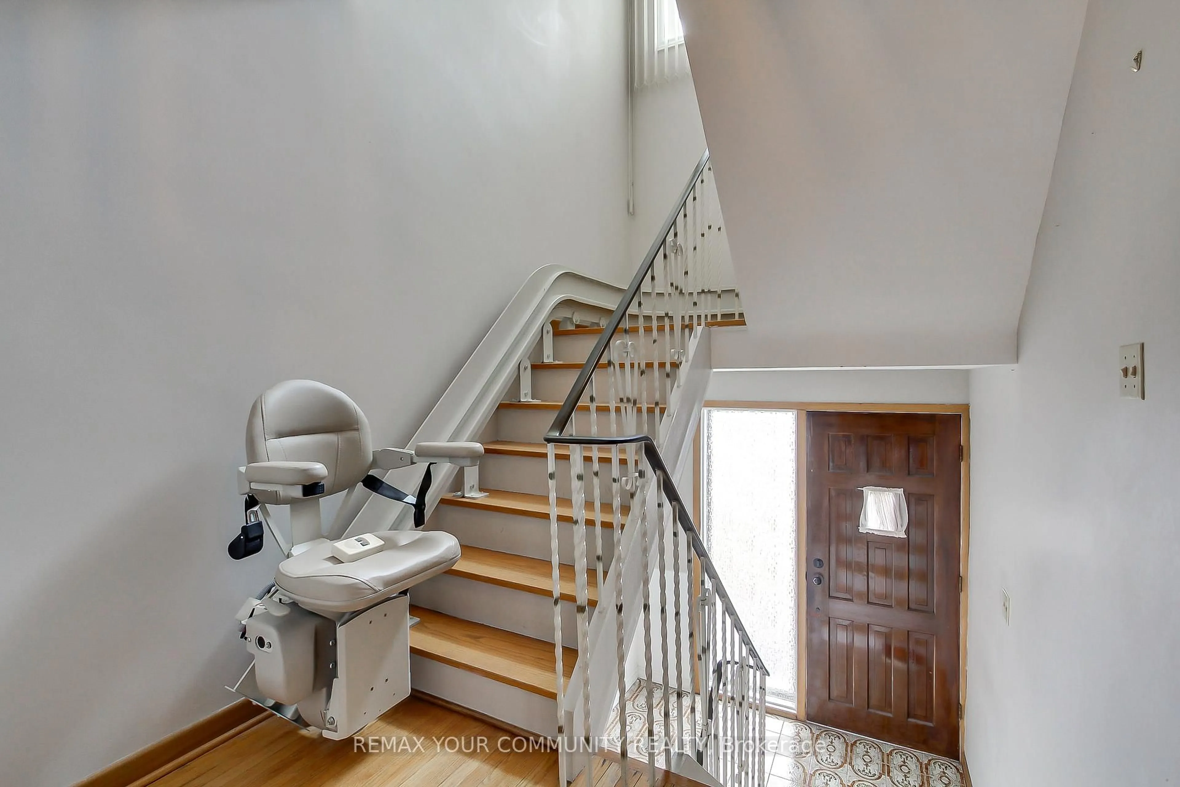 Stairs for 41A North Edgely Ave, Toronto Ontario M1K 1T5