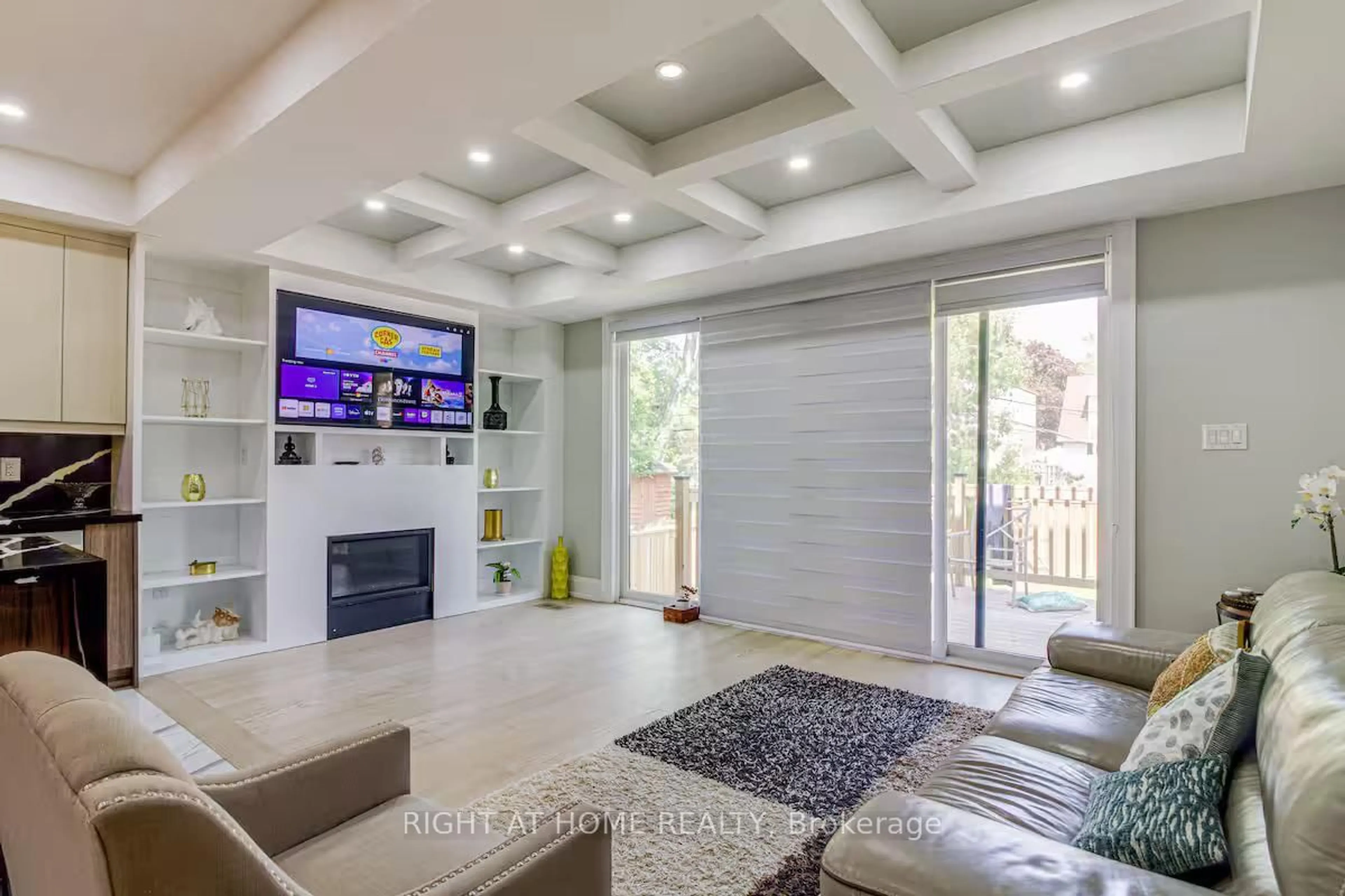 Home theater for 363B PHARMACY AVE Ave, Toronto Ontario M1L 3G4