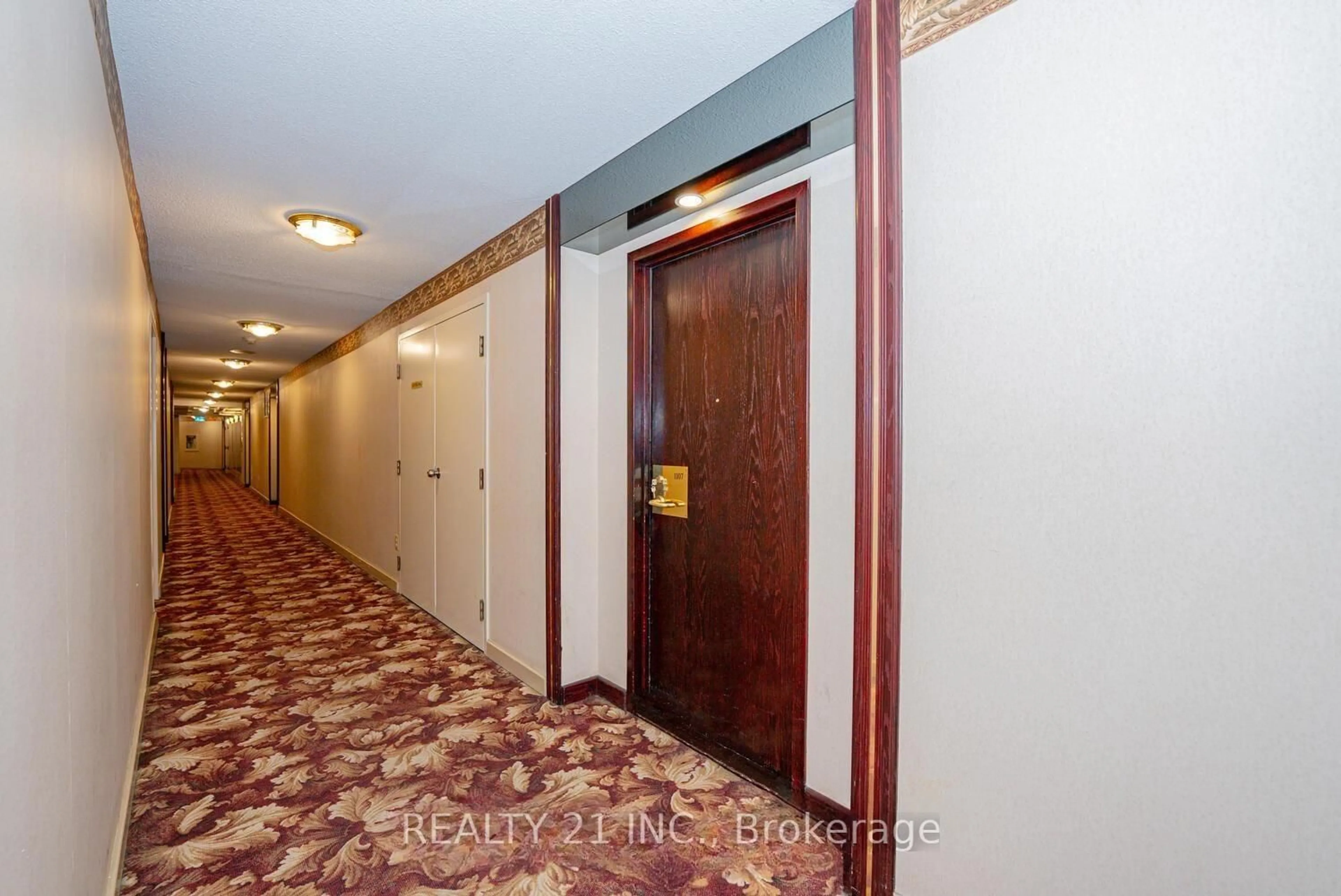 Indoor foyer for 3233 Eglinton Ave #1107, Toronto Ontario M1J 3N6