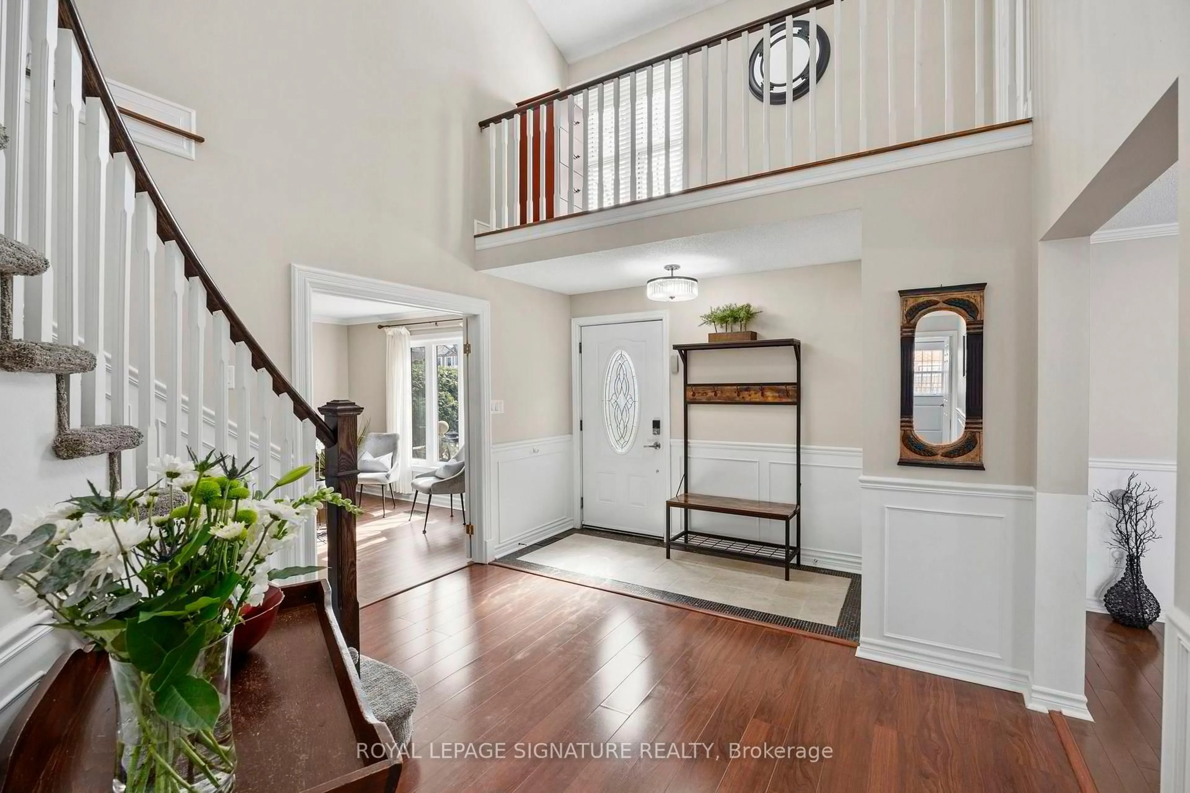 Indoor entryway for 661 Weyburn Sq, Pickering Ontario L1V 3V3