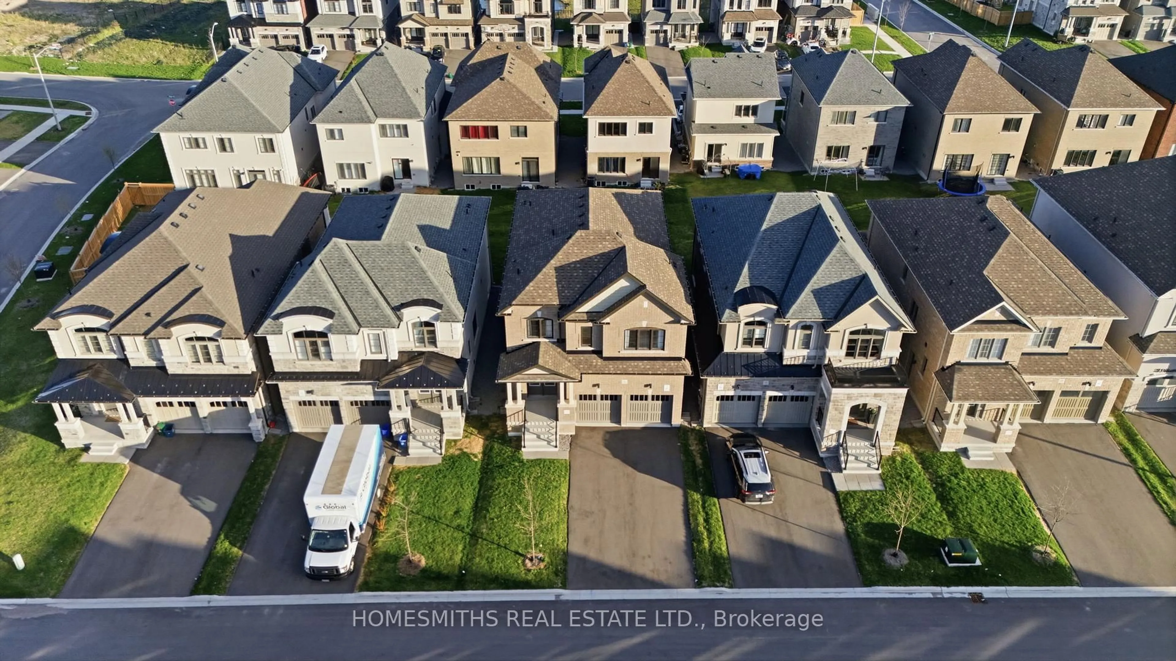 A pic from outside/outdoor area/front of a property/back of a property/a pic from drone, street for 11 Northrop Ave, Clarington Ontario L1B 0W6