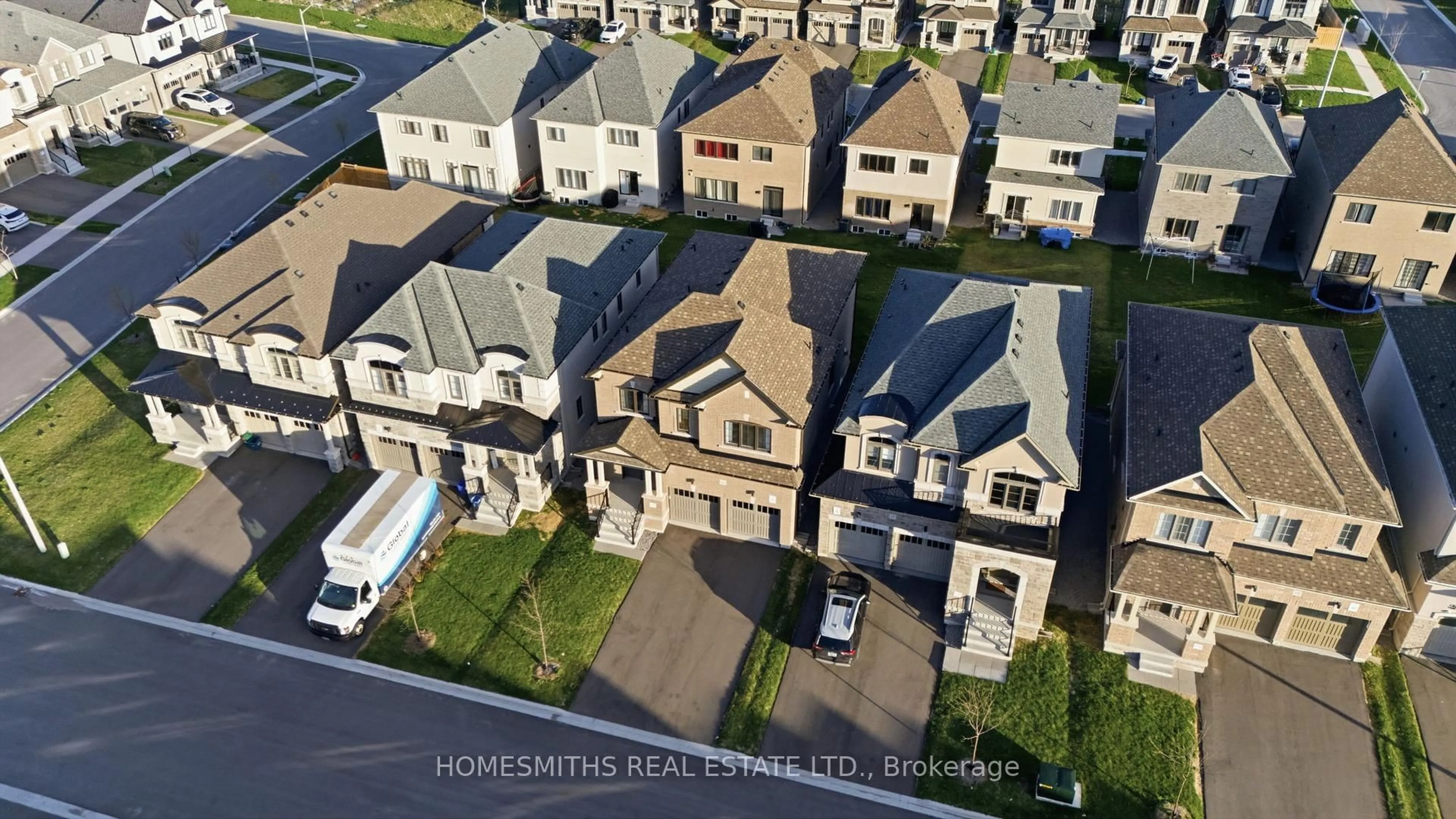 A pic from outside/outdoor area/front of a property/back of a property/a pic from drone, street for 11 Northrop Ave, Clarington Ontario L1B 0W6