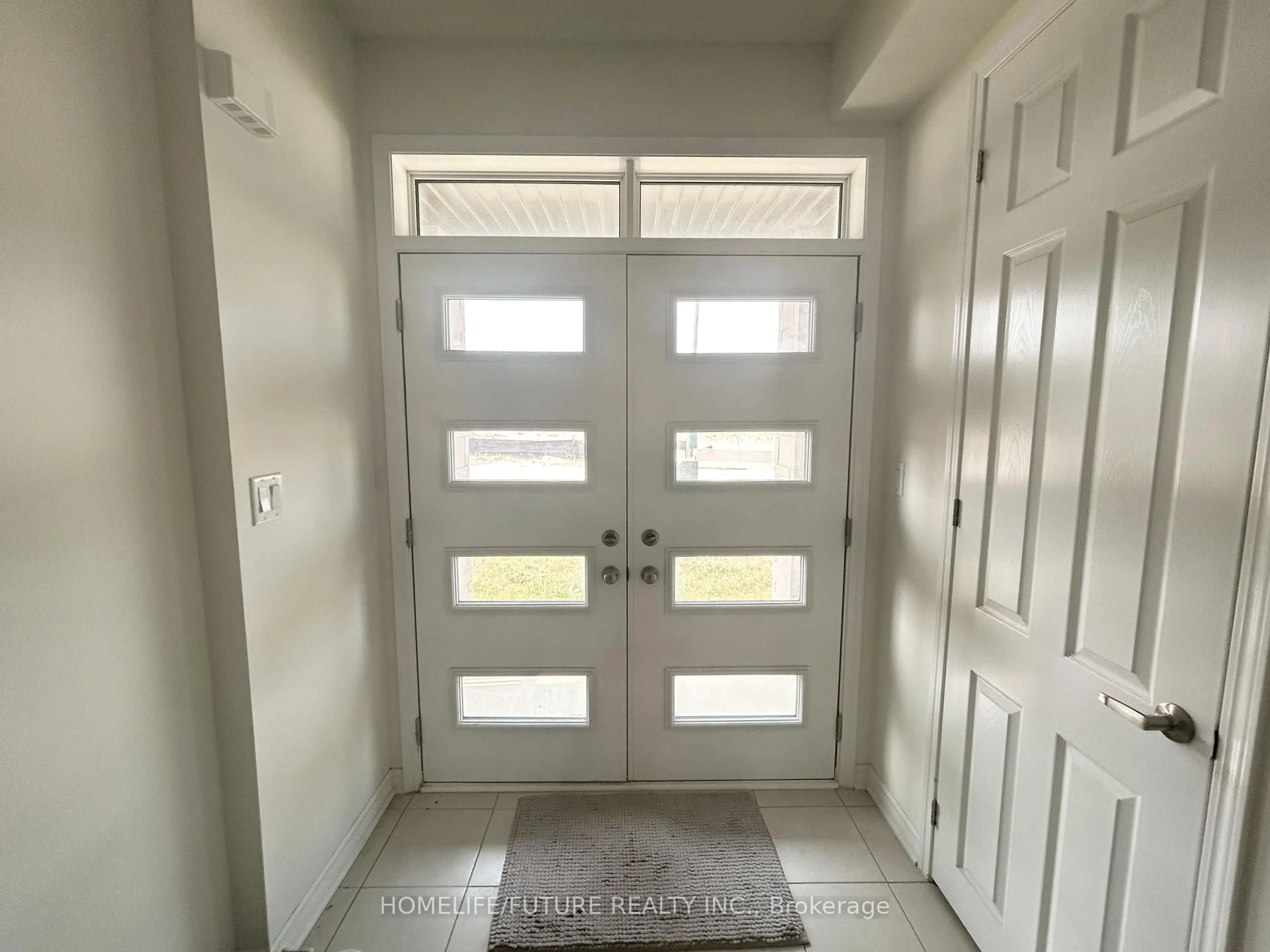 Indoor entryway for 3370 Thunderbird Prom, Pickering Ontario L1X 0N1