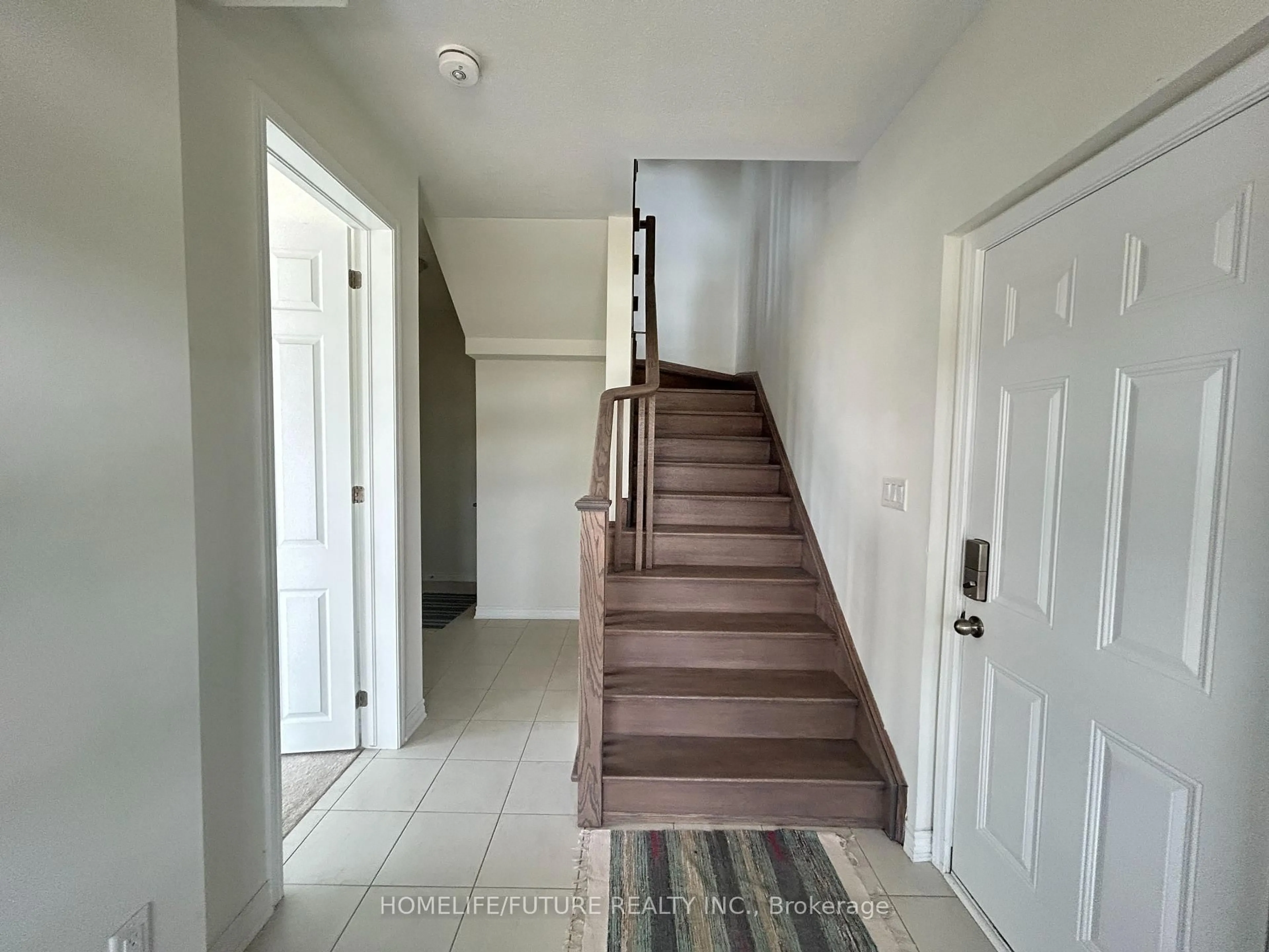 Indoor entryway for 3370 Thunderbird Prom, Pickering Ontario L1X 0N1