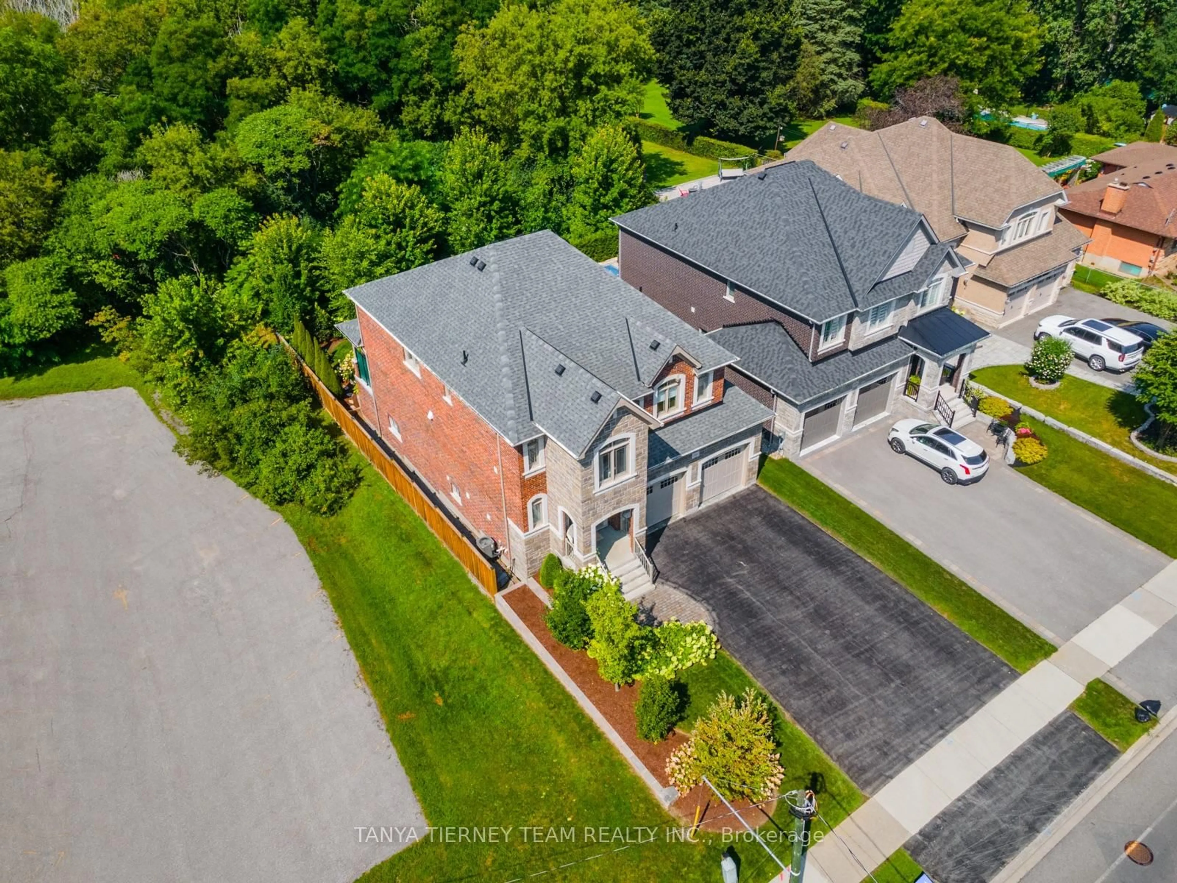 A pic from outside/outdoor area/front of a property/back of a property/a pic from drone, street for 2884 Trulls Rd, Clarington Ontario L1E 2N4