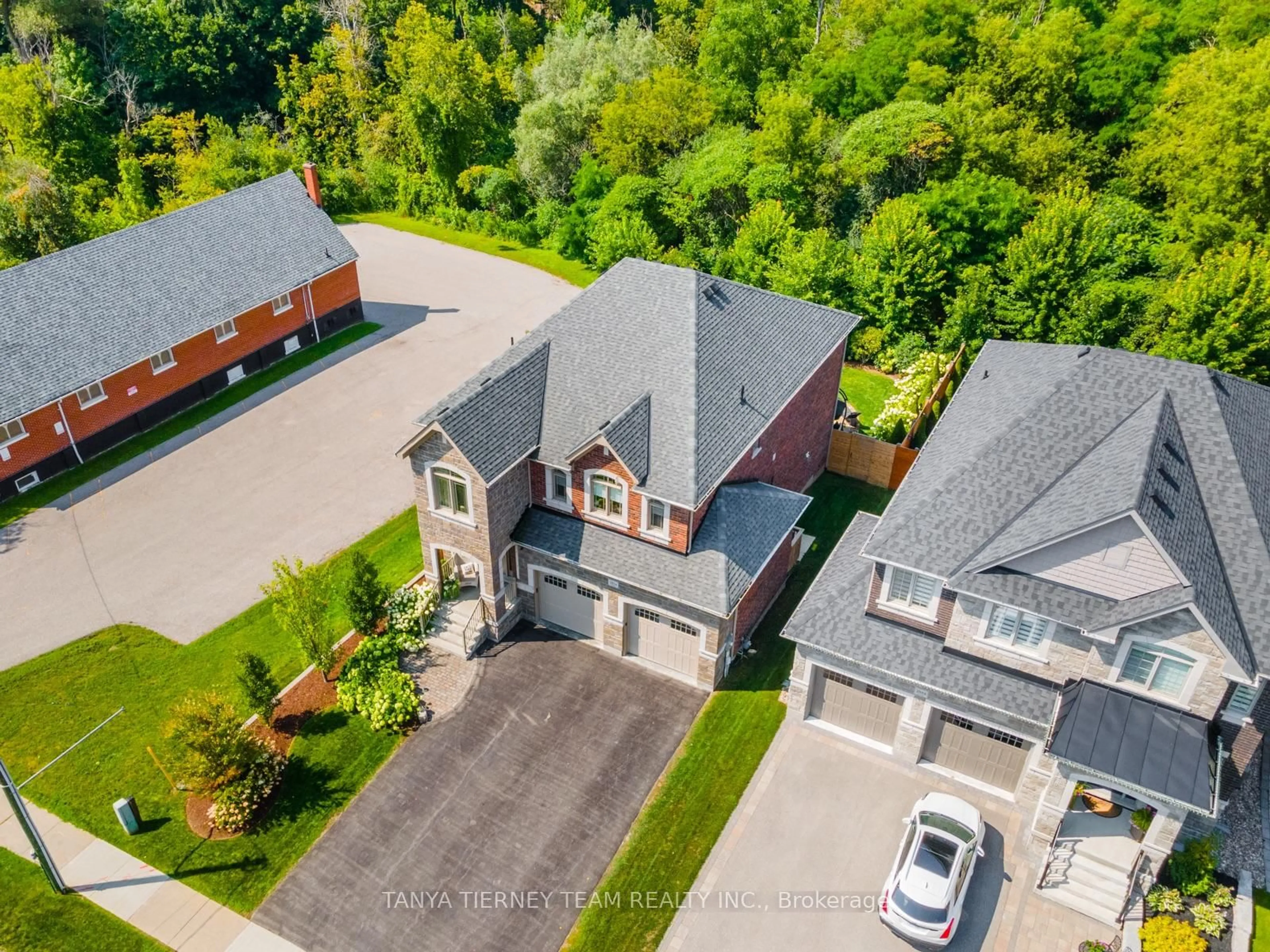 A pic from outside/outdoor area/front of a property/back of a property/a pic from drone, street for 2884 Trulls Rd, Clarington Ontario L1E 2N4