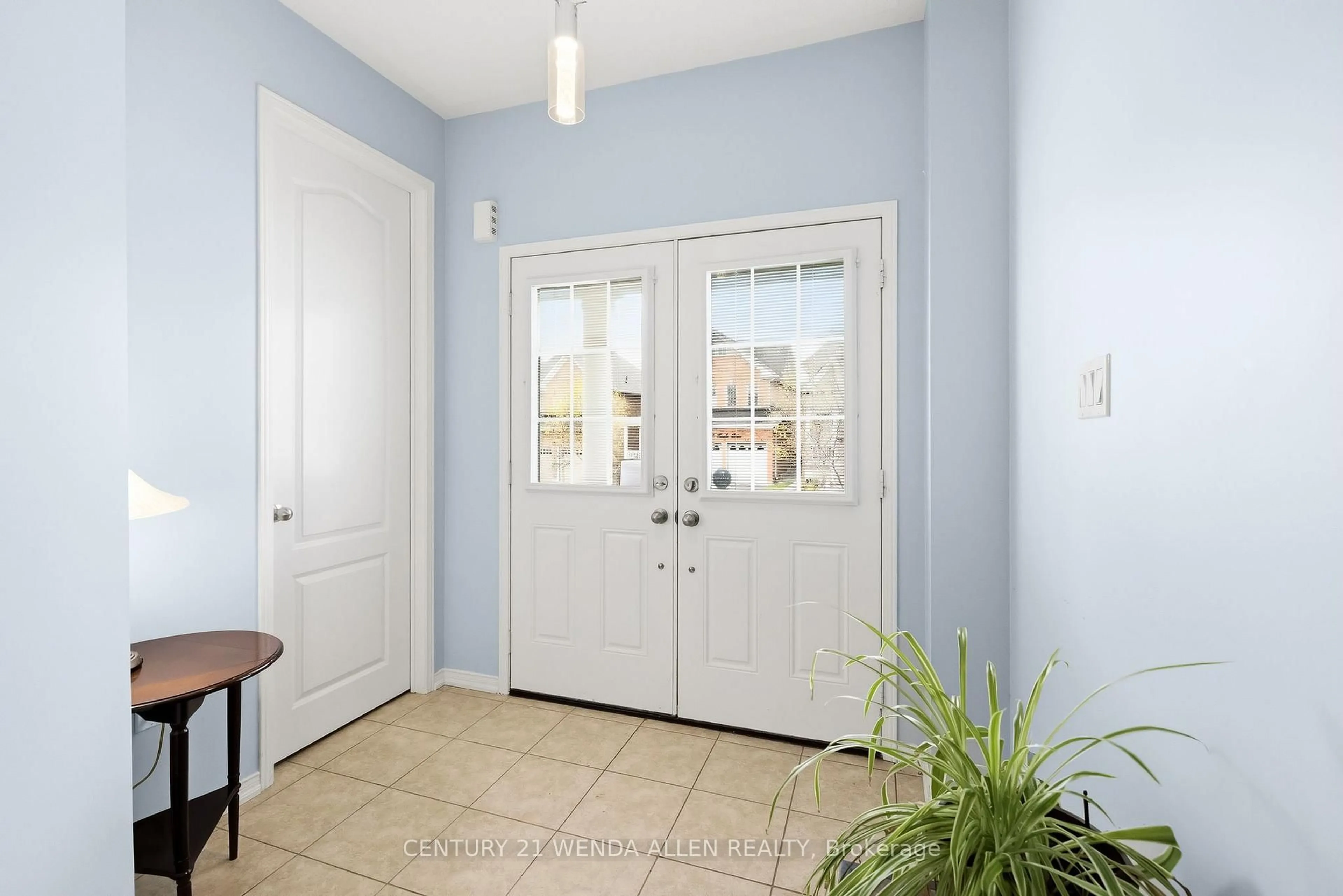 Indoor entryway for 1965 Kurelo Dr, Oshawa Ontario L1K 0W8