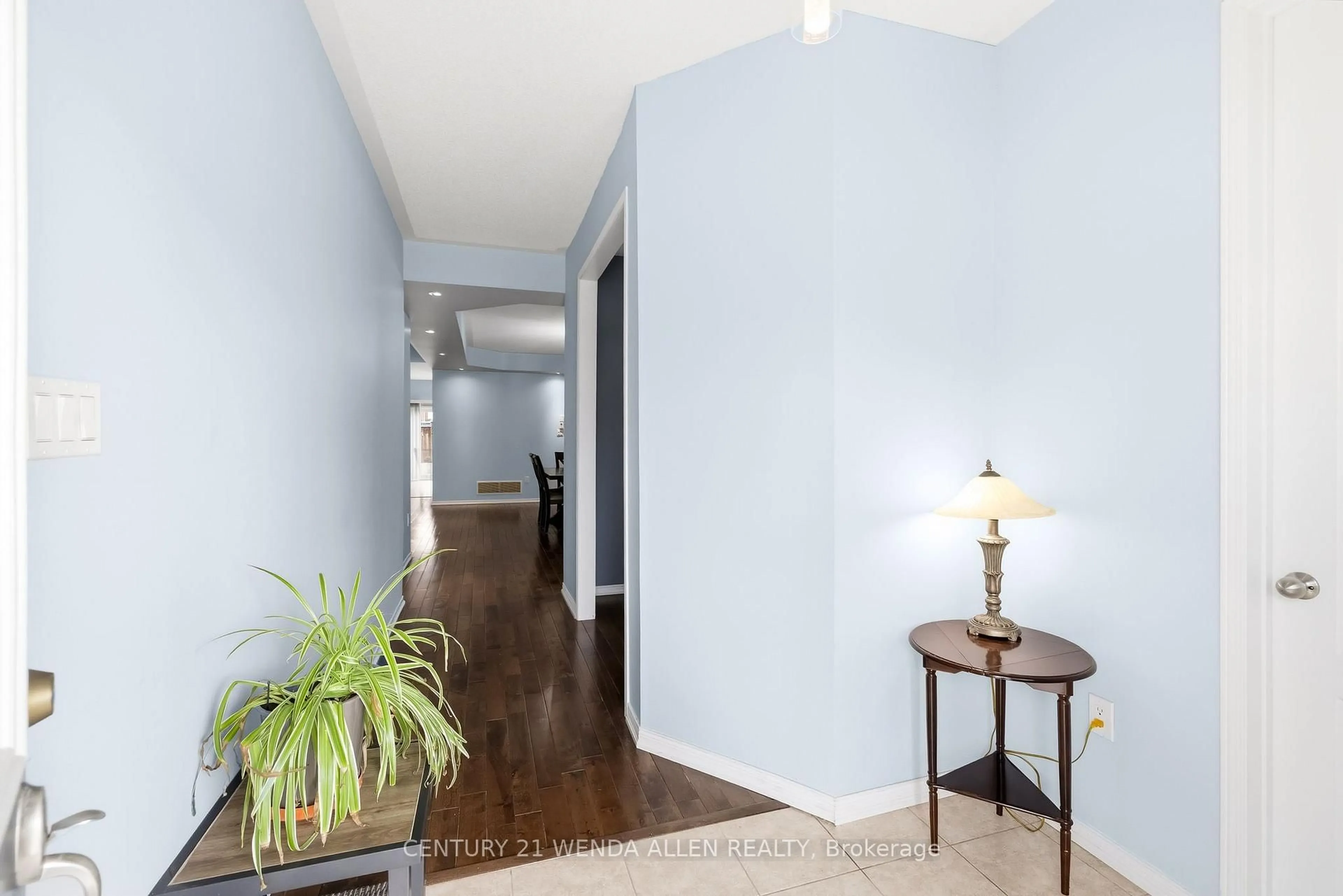 Indoor entryway for 1965 Kurelo Dr, Oshawa Ontario L1K 0W8
