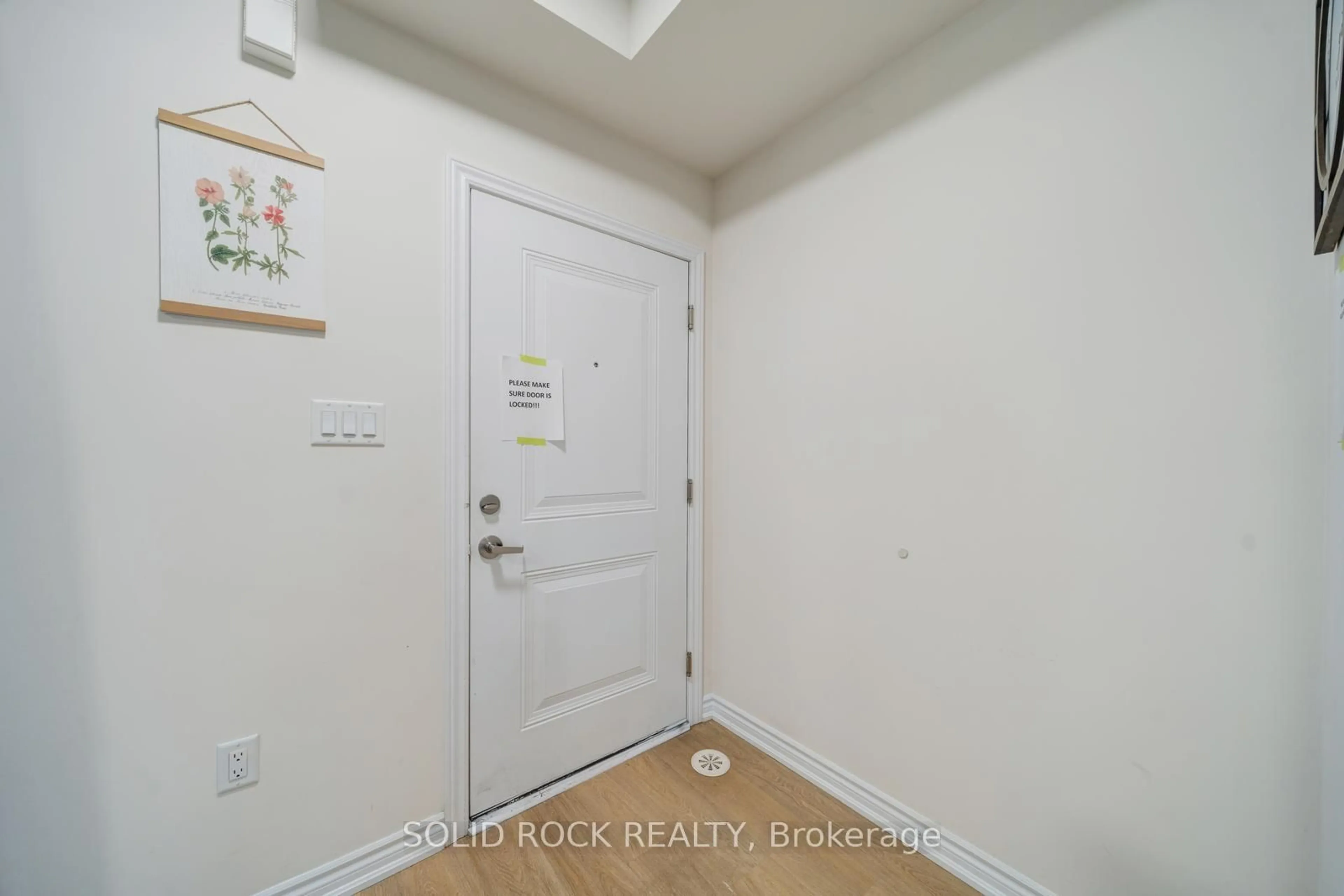 Indoor entryway for 480 Beresford Path #17, Oshawa Ontario L1H 0B2
