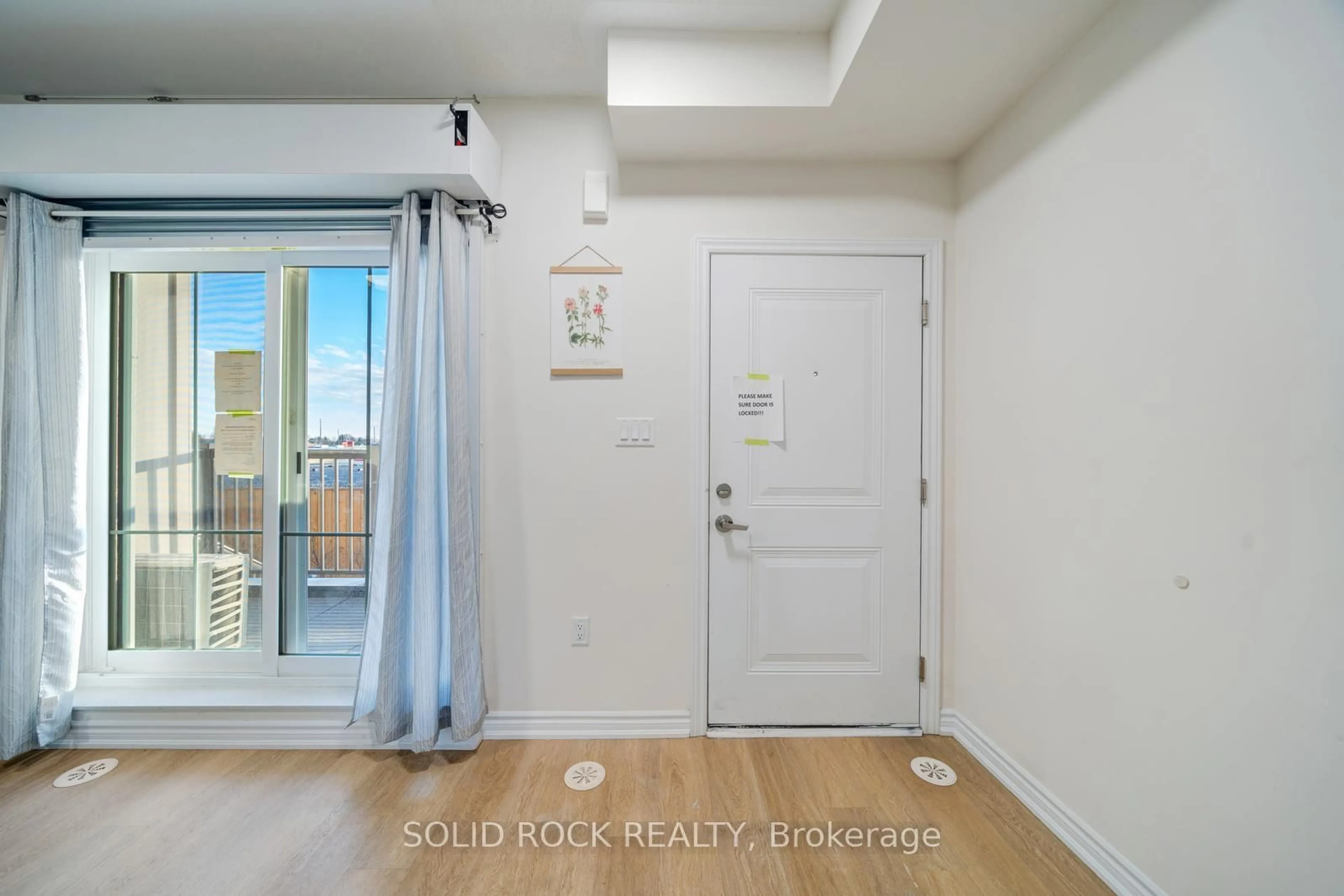 Indoor entryway for 480 Beresford Path #17, Oshawa Ontario L1H 0B2