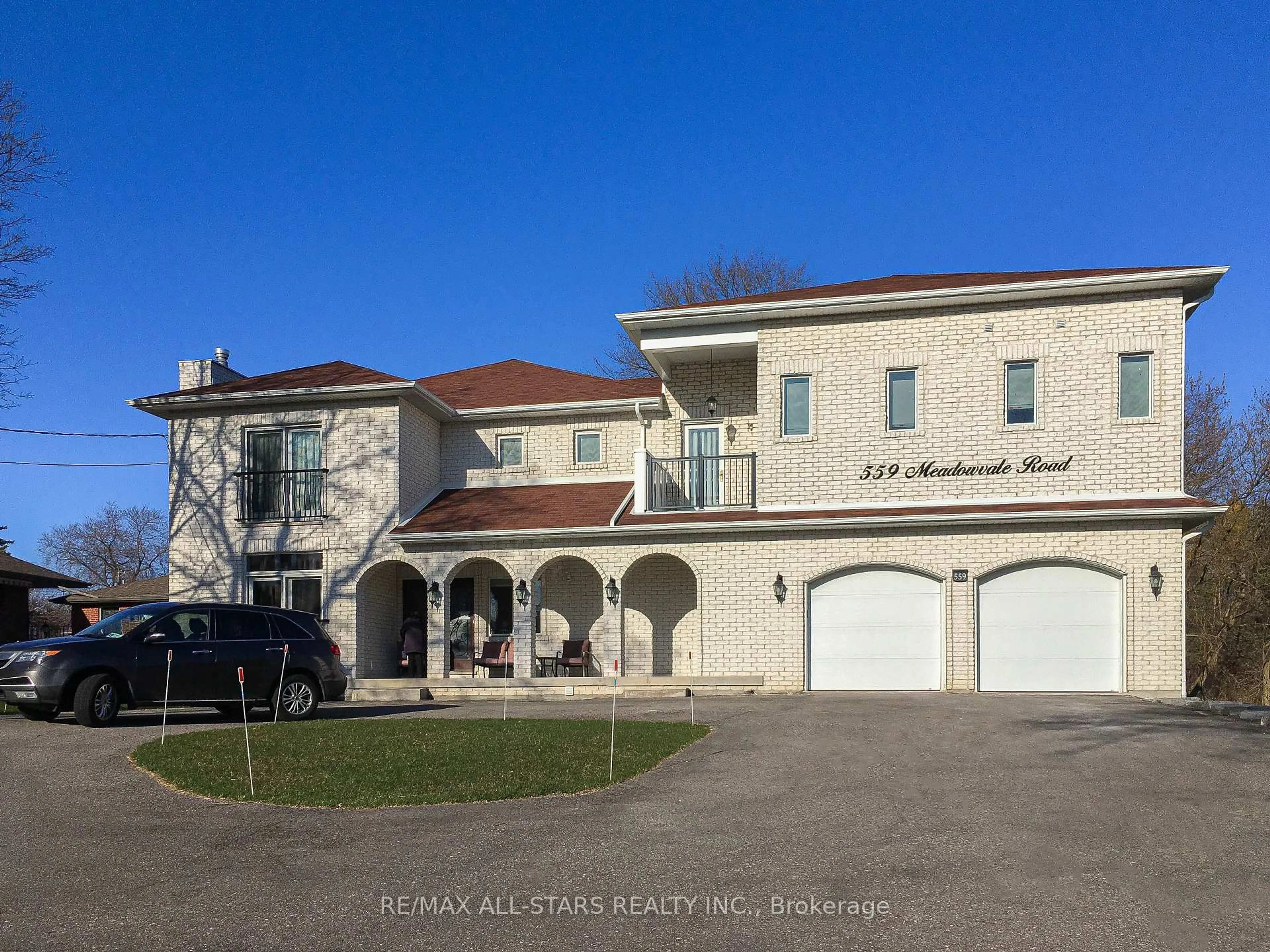 A pic from outside/outdoor area/front of a property/back of a property/a pic from drone, street for 559 Meadowvale Rd, Toronto Ontario M1C 1S7