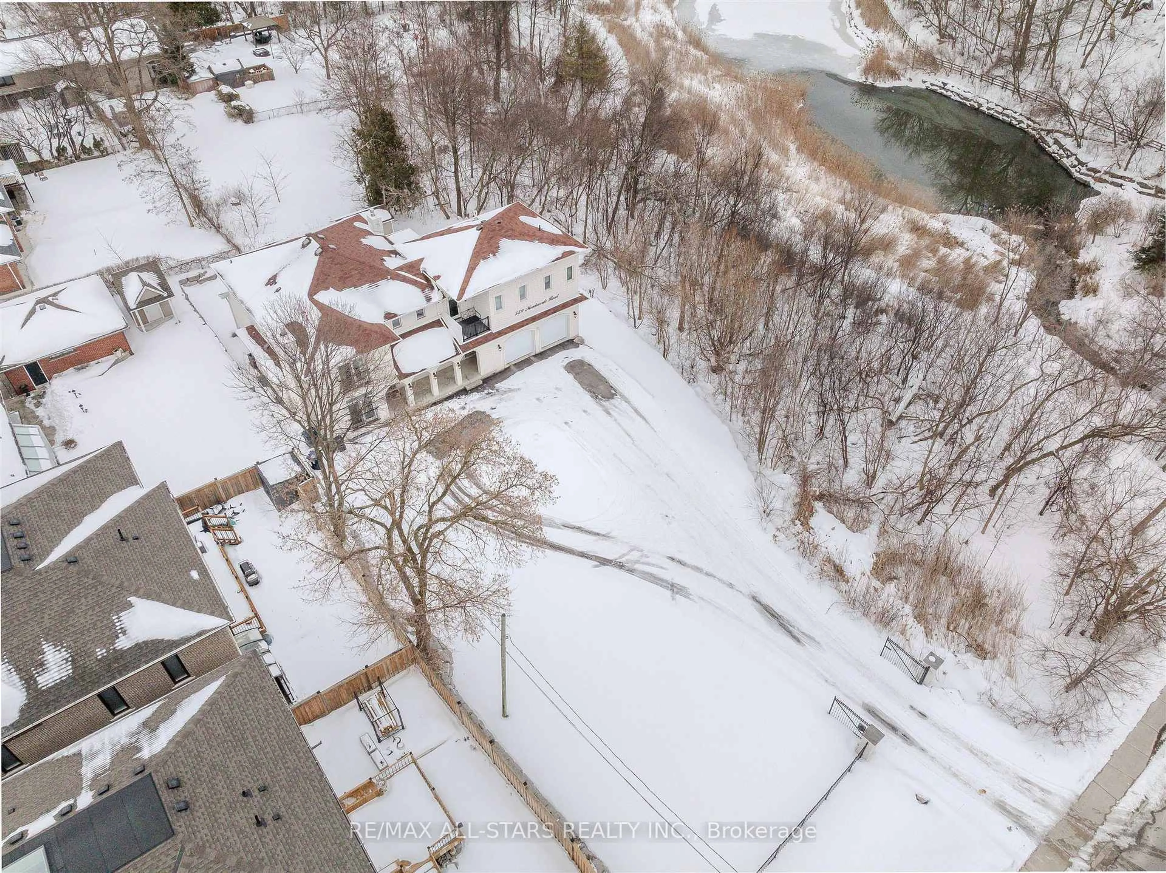 A pic from outside/outdoor area/front of a property/back of a property/a pic from drone, unknown for 559 Meadowvale Rd, Toronto Ontario M1C 1S7