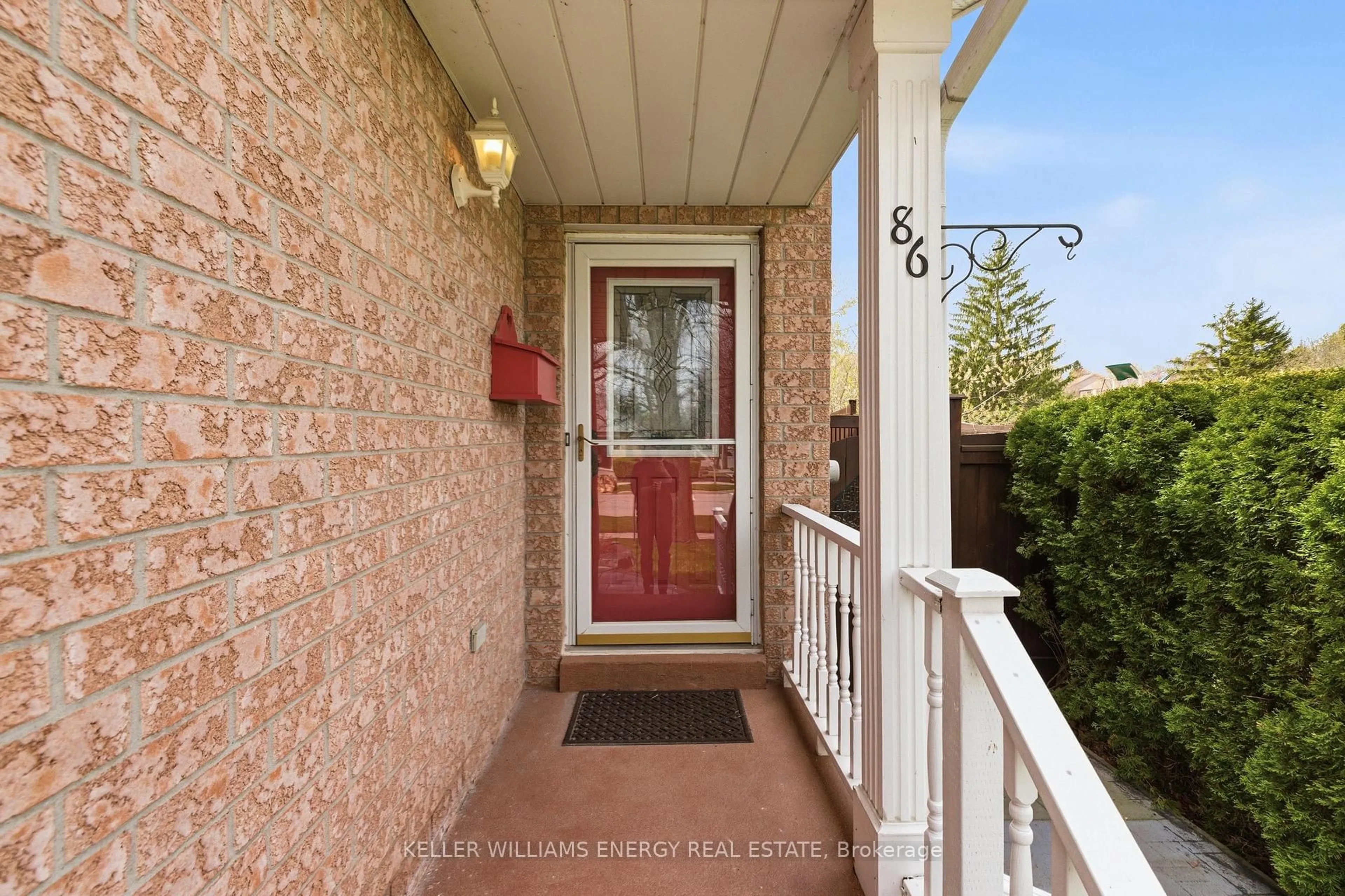 Indoor entryway for 86 Rhonda Blvd, Clarington Ontario L1C 3Y9
