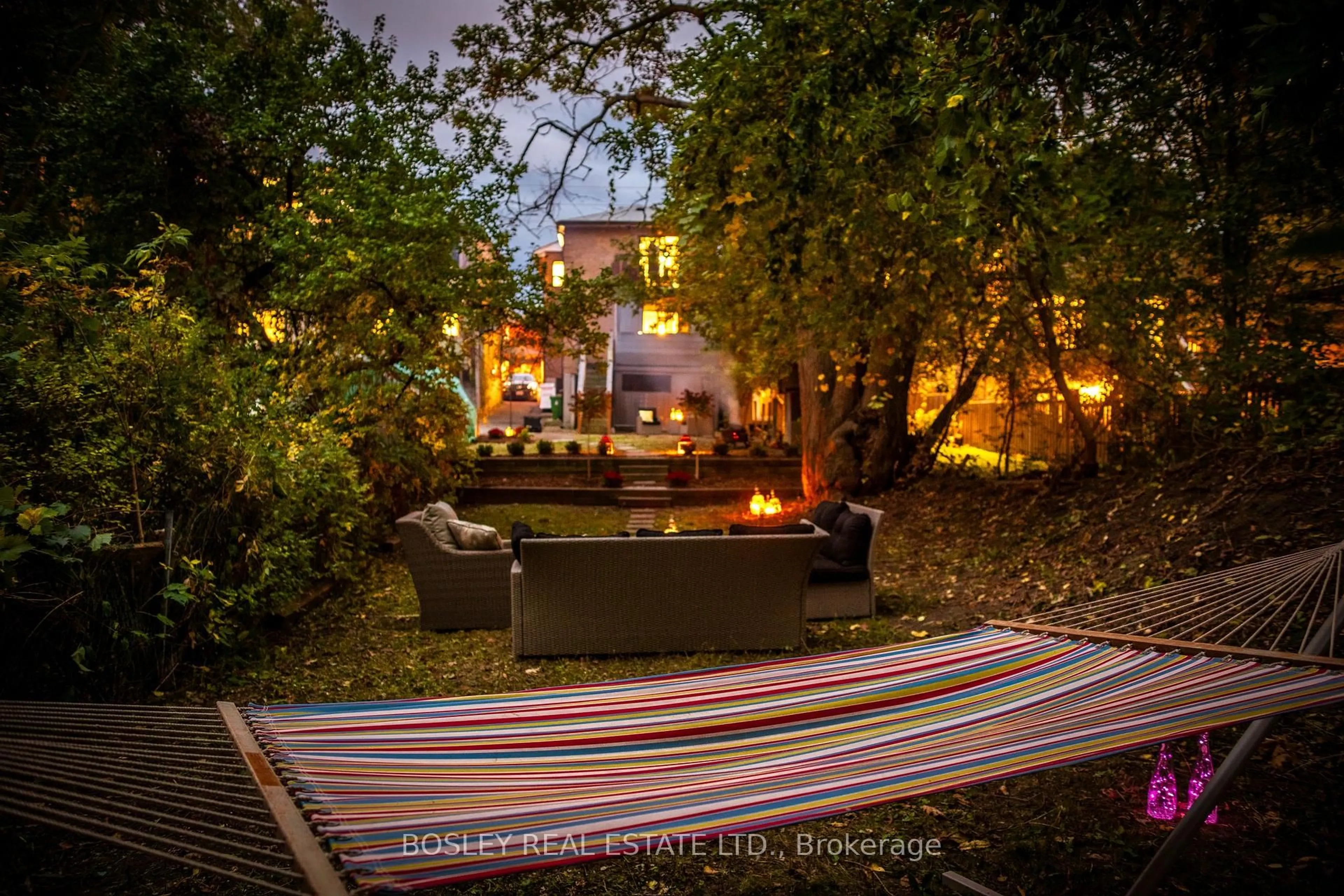 Patio, street for 386 Lumsden Ave, Toronto Ontario M4C 2L6