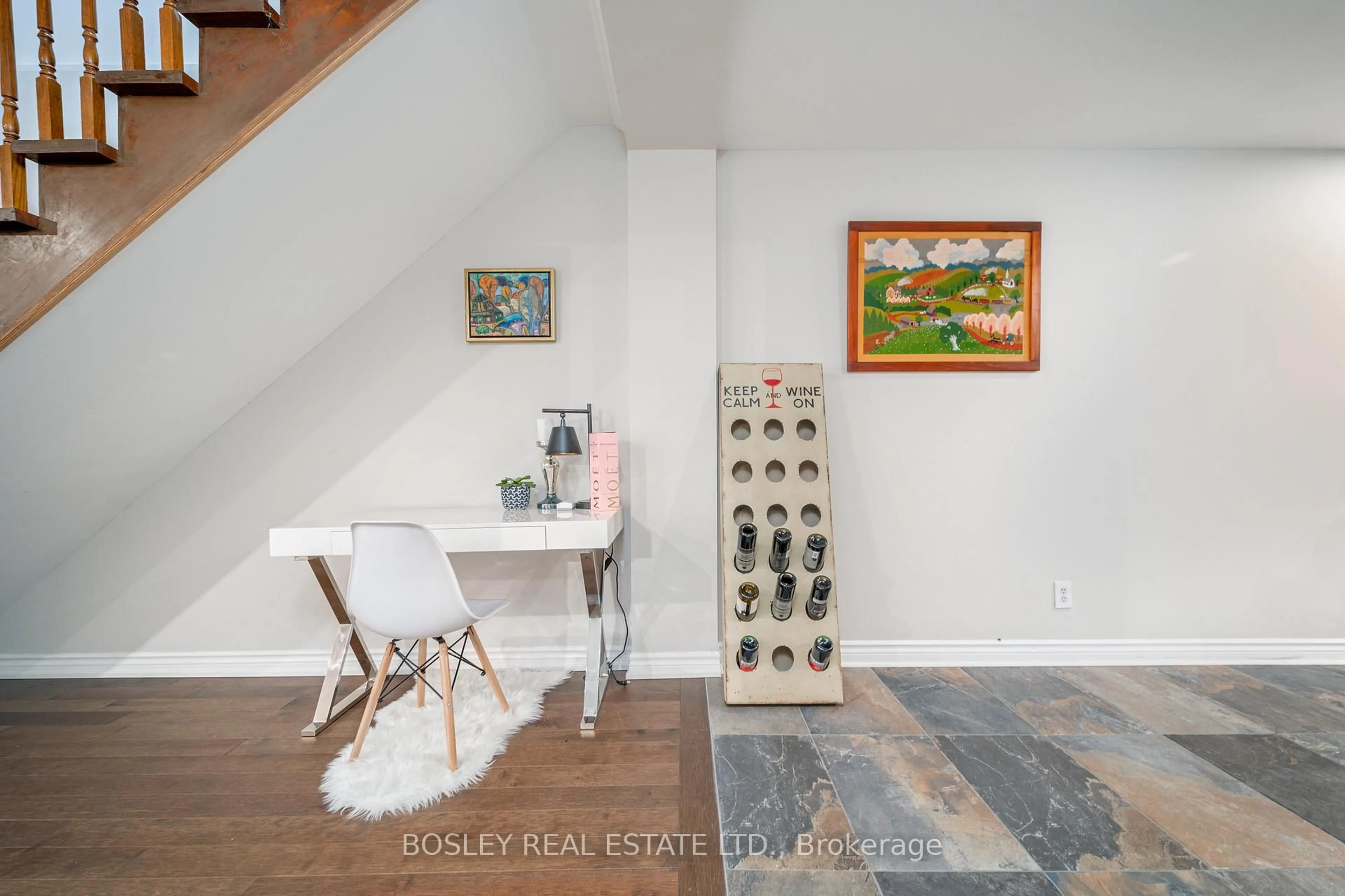 Indoor entryway for 386 Lumsden Ave, Toronto Ontario M4C 2L6