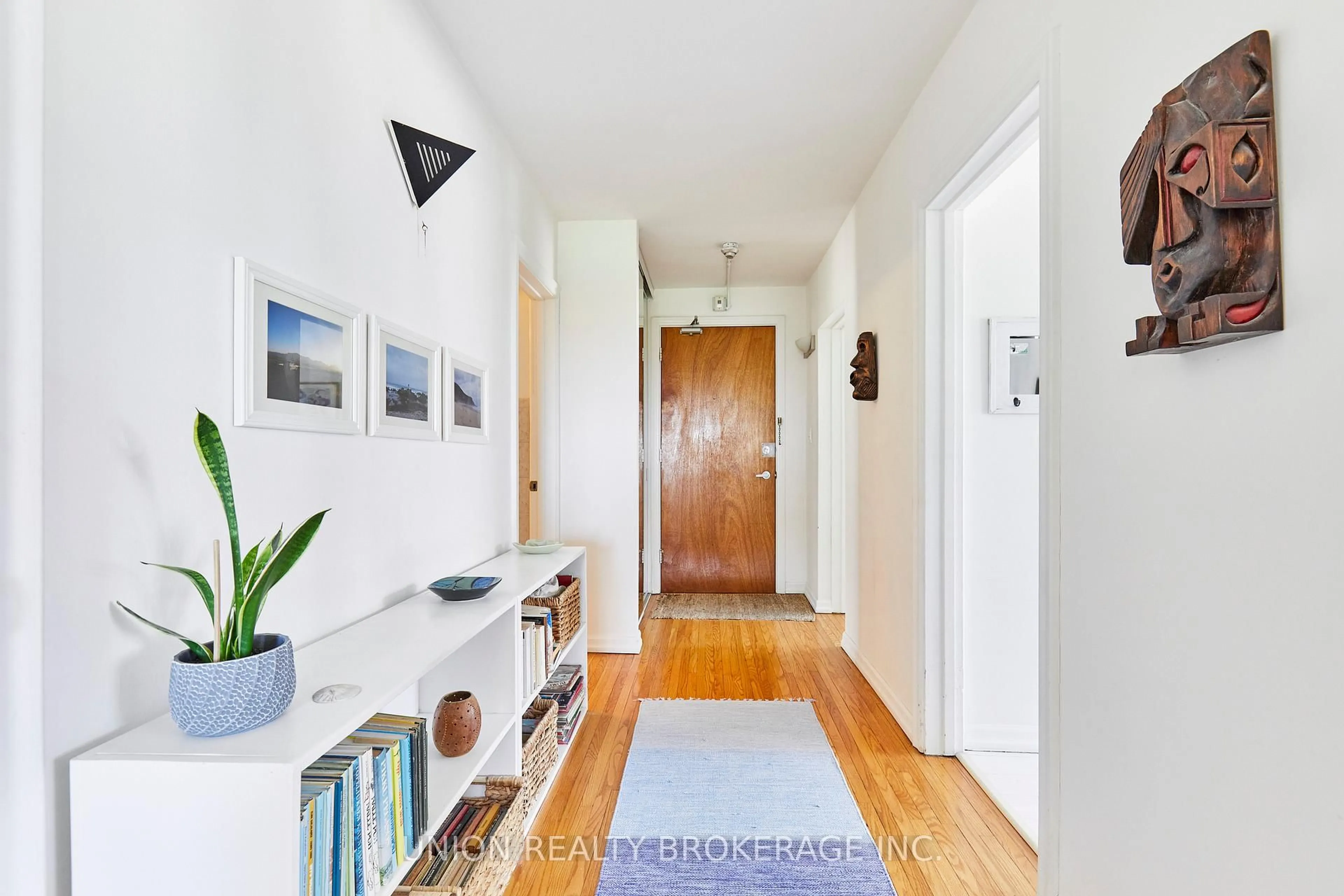 Indoor entryway for 2378 Queen St #8, Toronto Ontario M4E 1H4