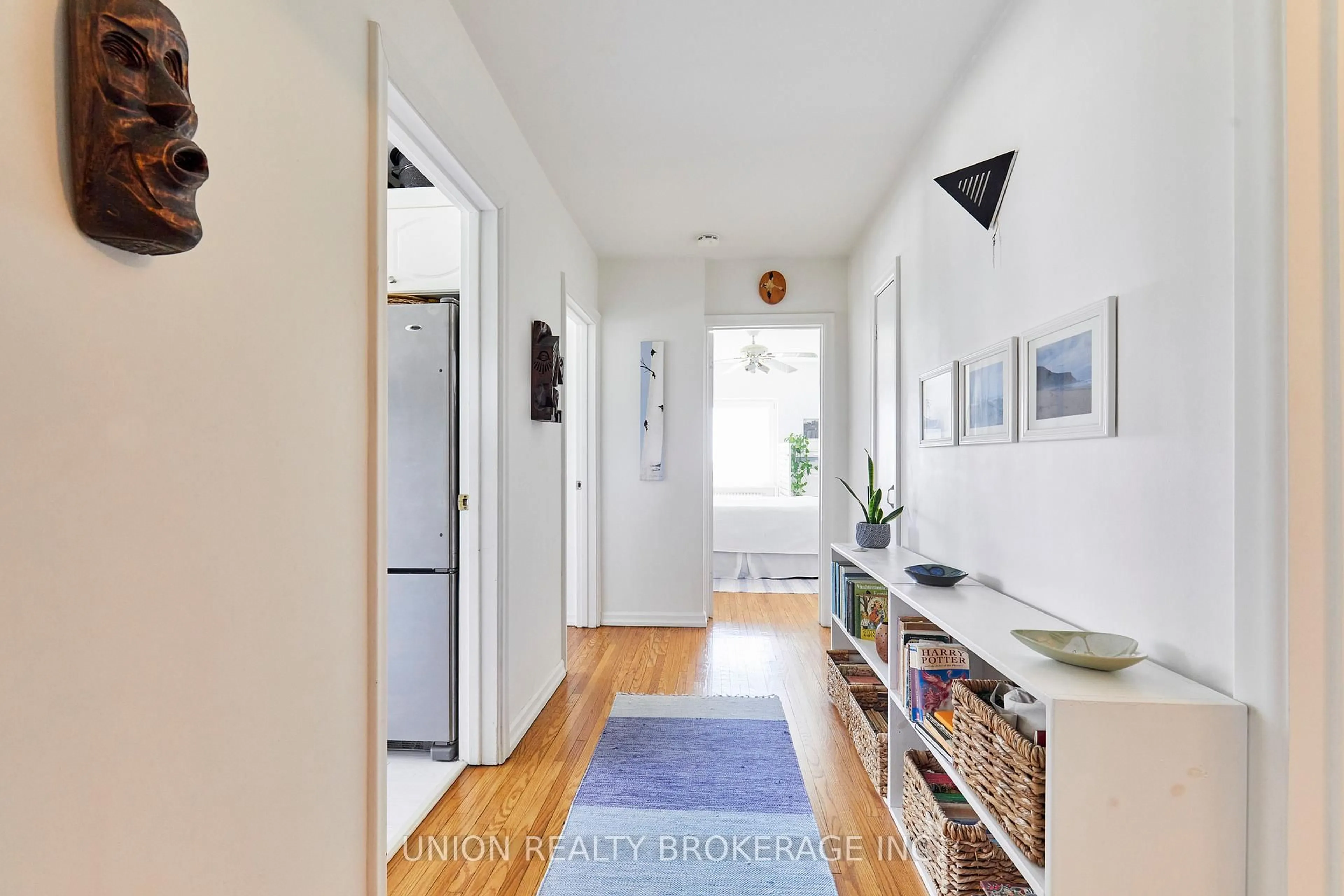 Indoor entryway for 2378 Queen St #8, Toronto Ontario M4E 1H4