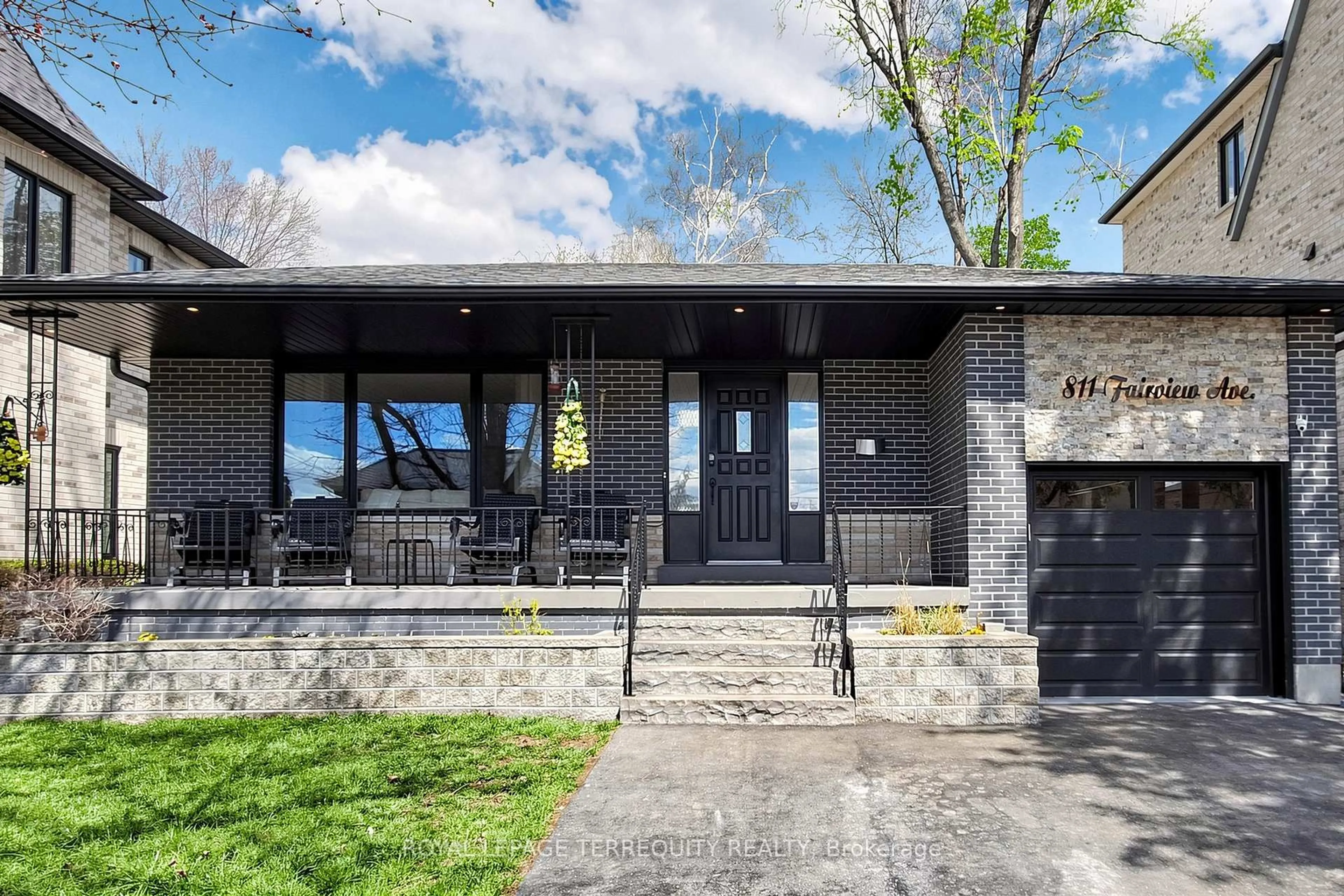 Home with brick exterior material, street for 811 Fairview Ave, Pickering Ontario L1W 1M7