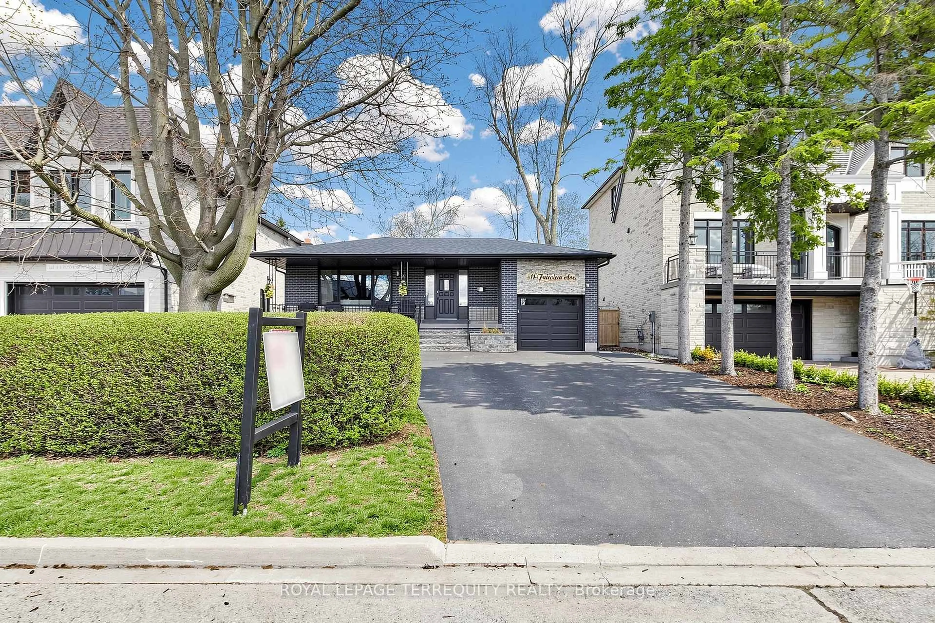 Home with brick exterior material, street for 811 Fairview Ave, Pickering Ontario L1W 1M7