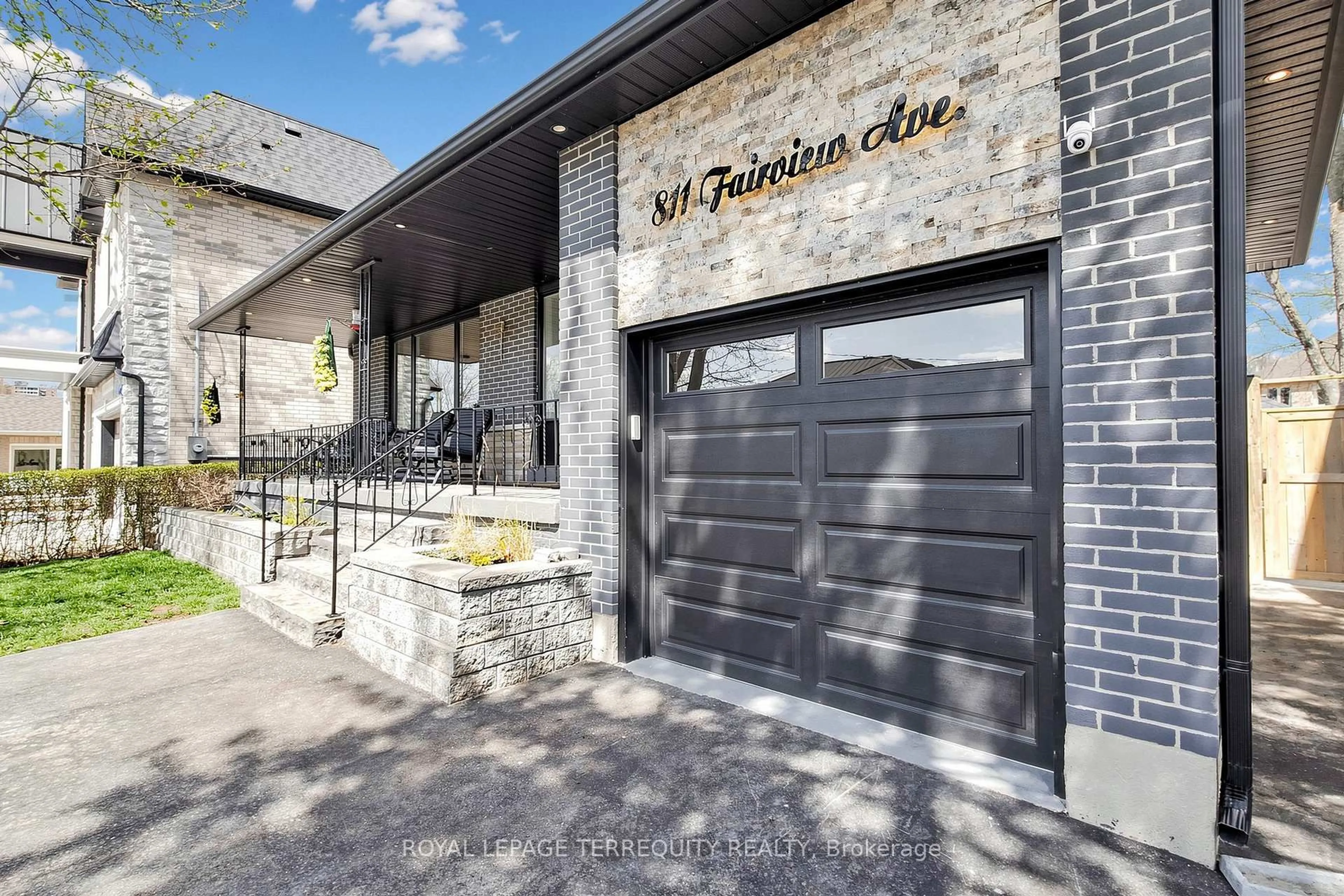 Home with brick exterior material, street for 811 Fairview Ave, Pickering Ontario L1W 1M7