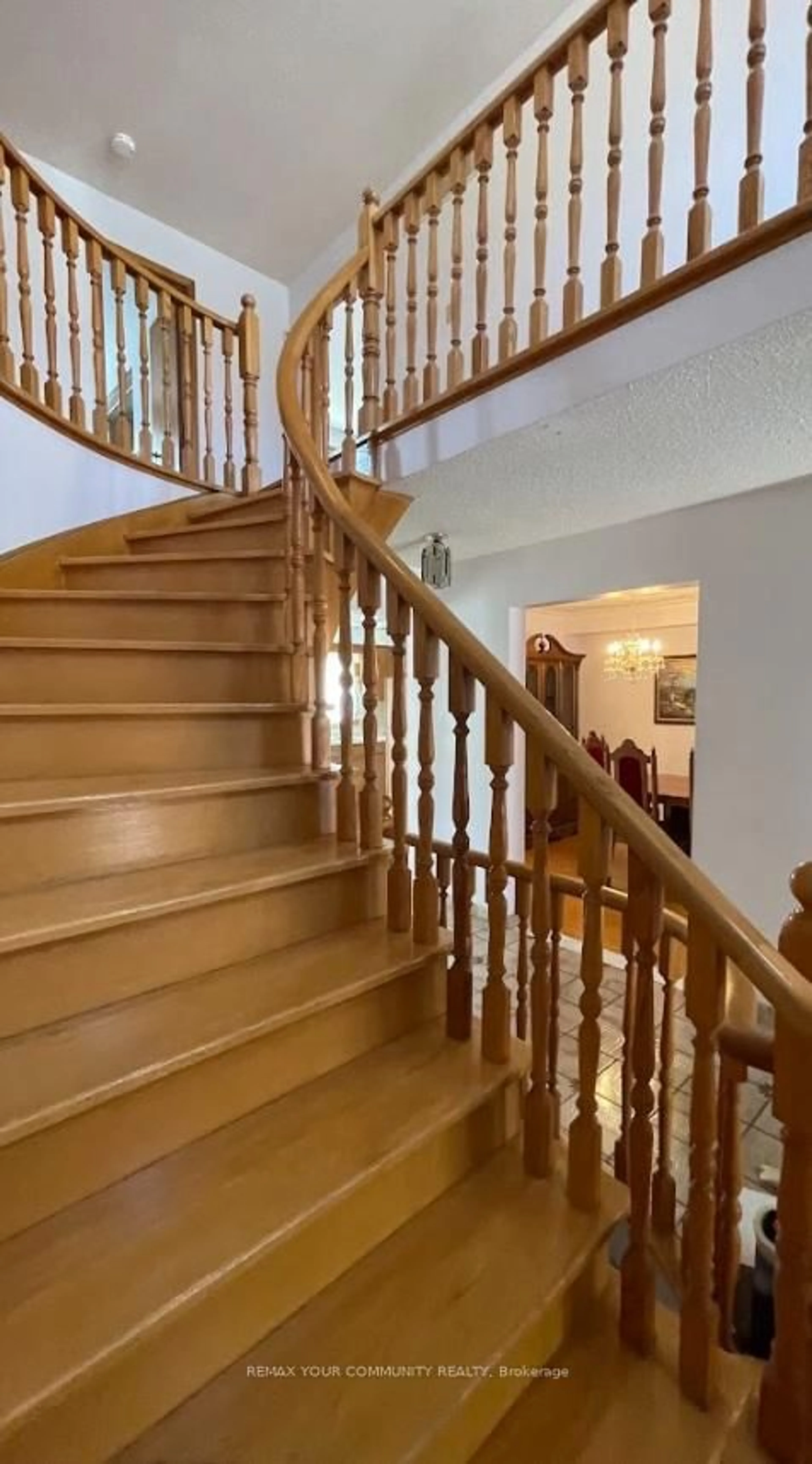 Stairs for 15 Sanwood Blvd, Toronto Ontario M1V 3L5
