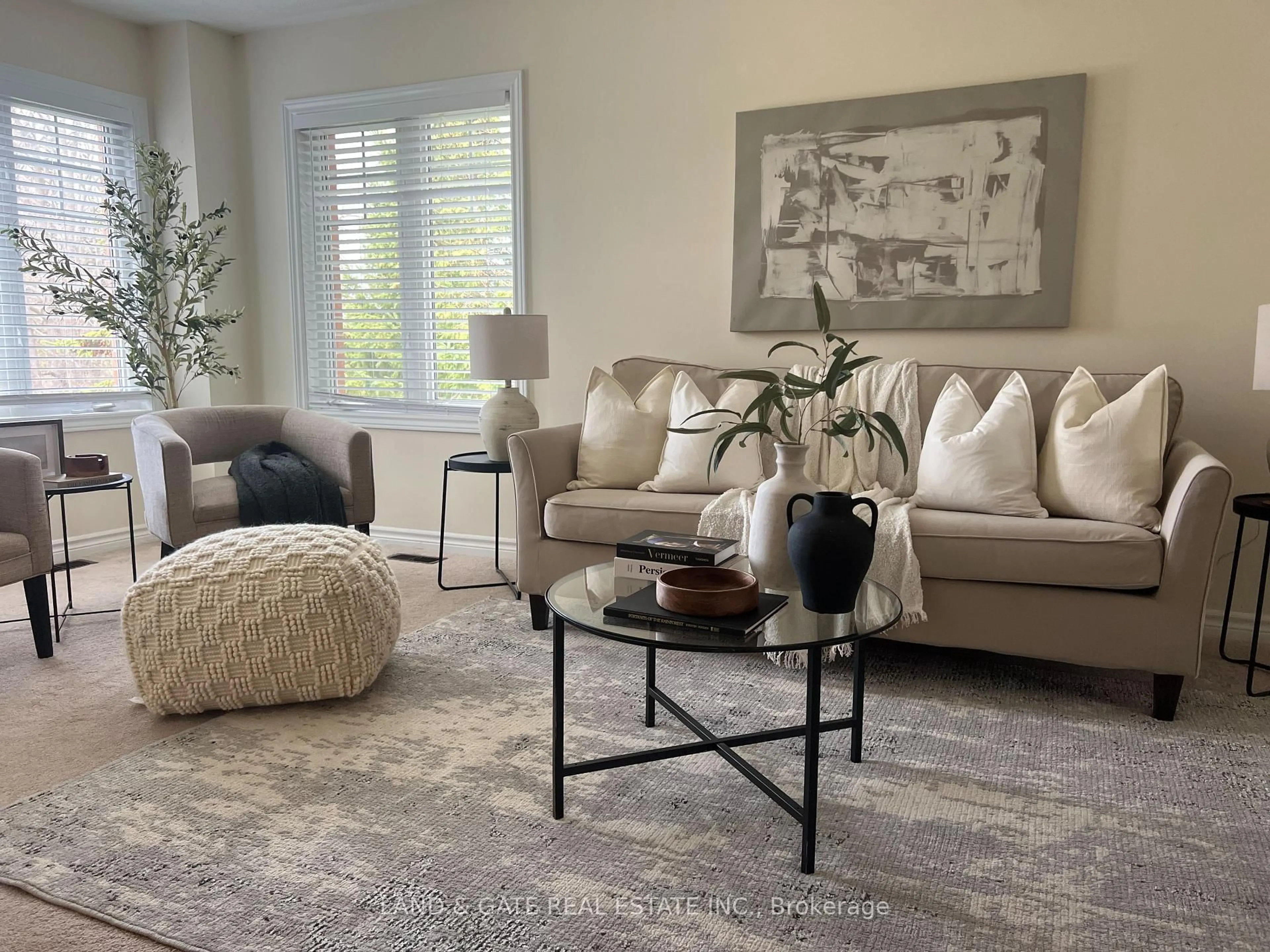 Living room with furniture, carpet floor for 495 Mearns Ave, Clarington Ontario L1C 5M5