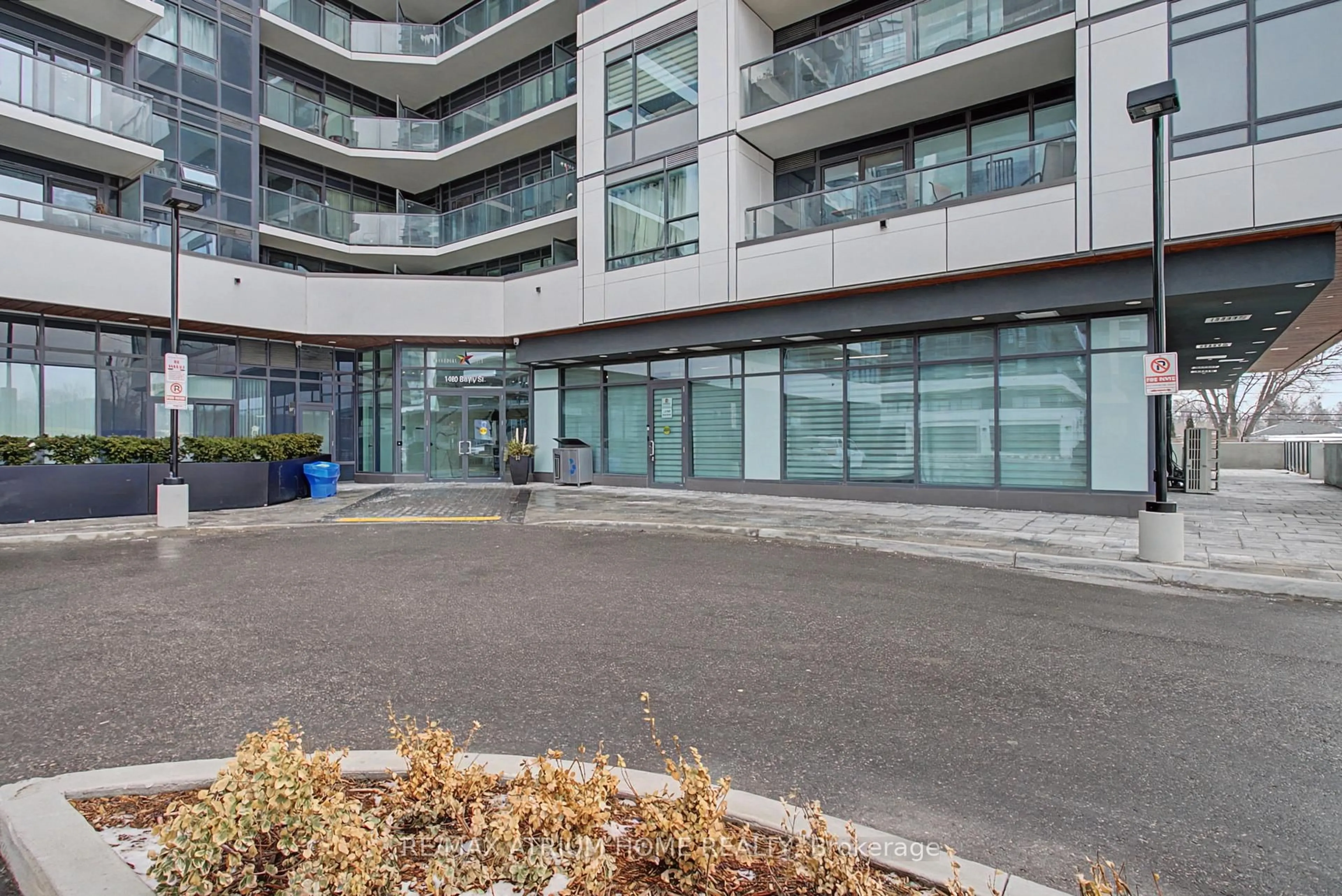 Indoor foyer for 1480 Bayly St #702, Pickering Ontario L1W 0C2