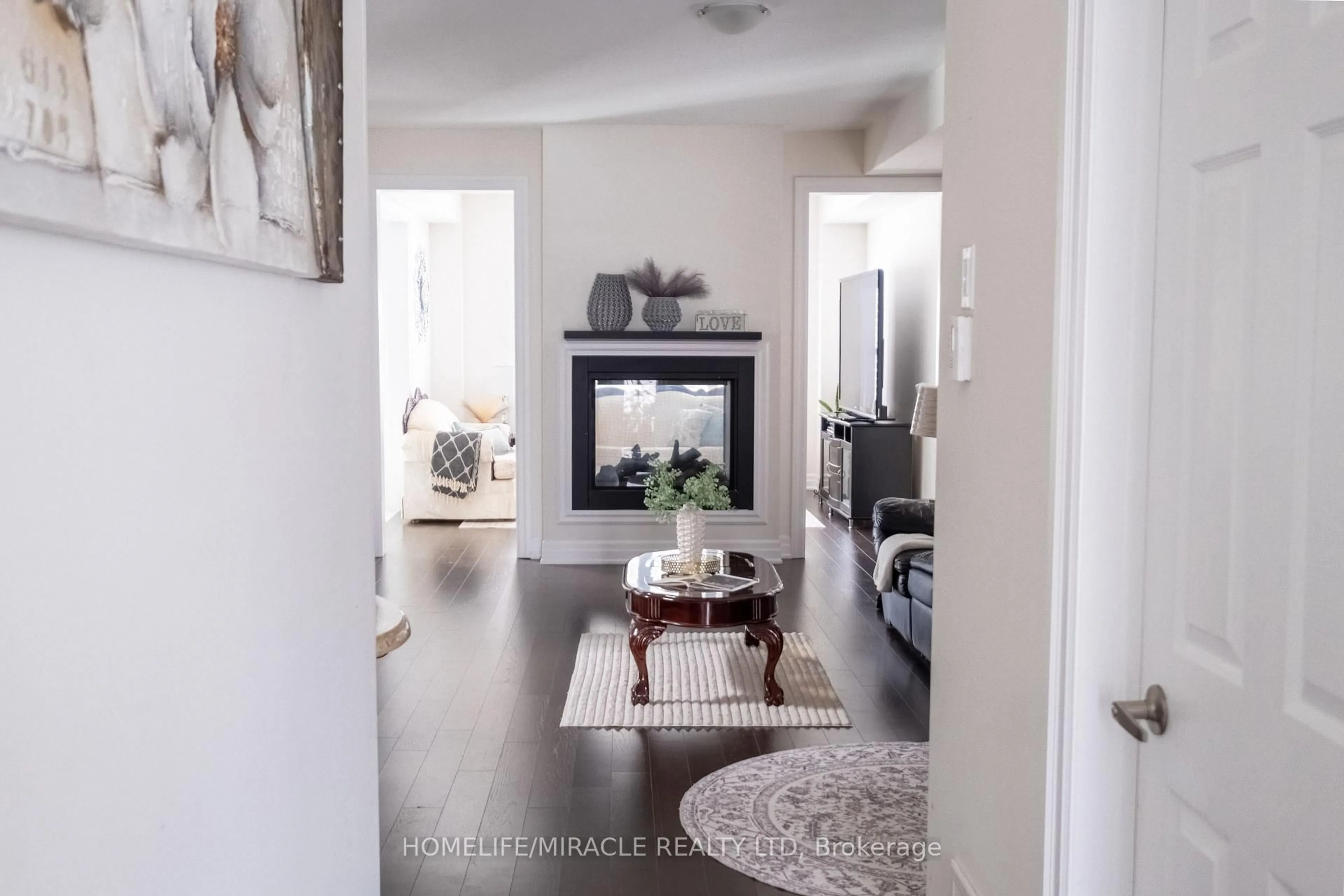 Indoor entryway for 1214 Shankel Rd, Oshawa Ontario L1K 3G2
