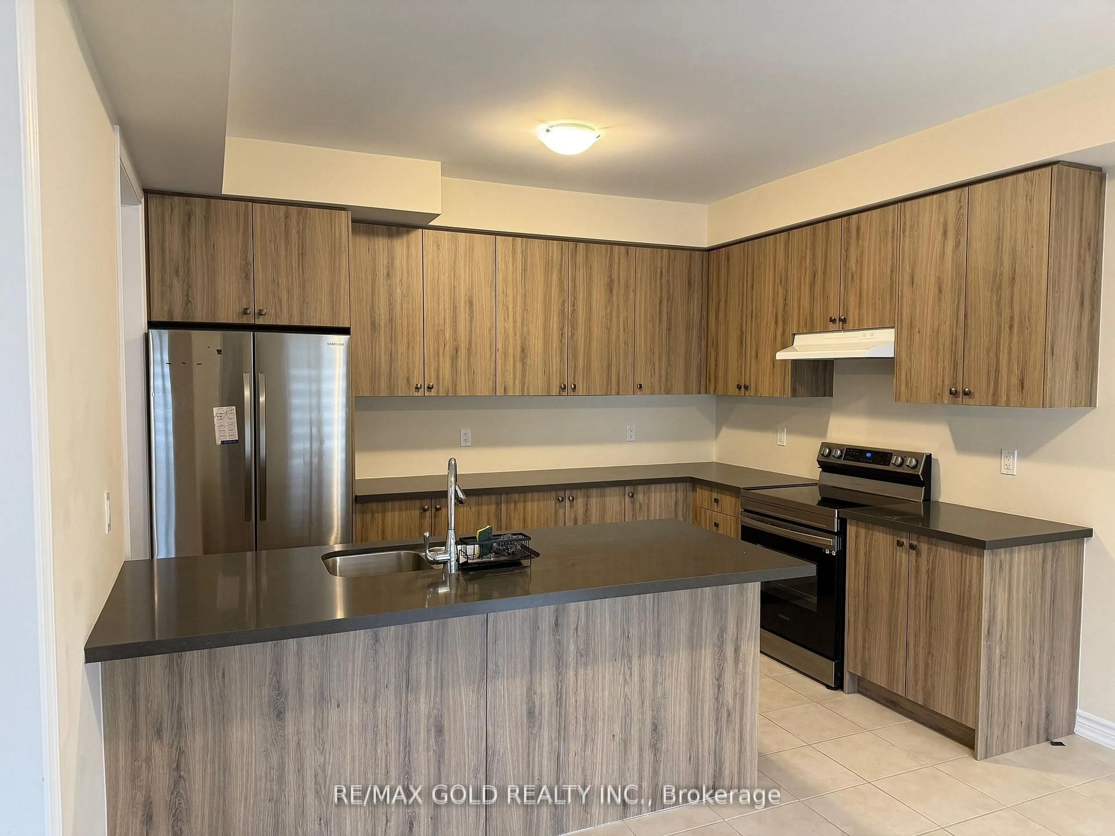 Standard kitchen, wood/laminate floor for 206 Ronald Guscott St, Oshawa Ontario L1K 3G3
