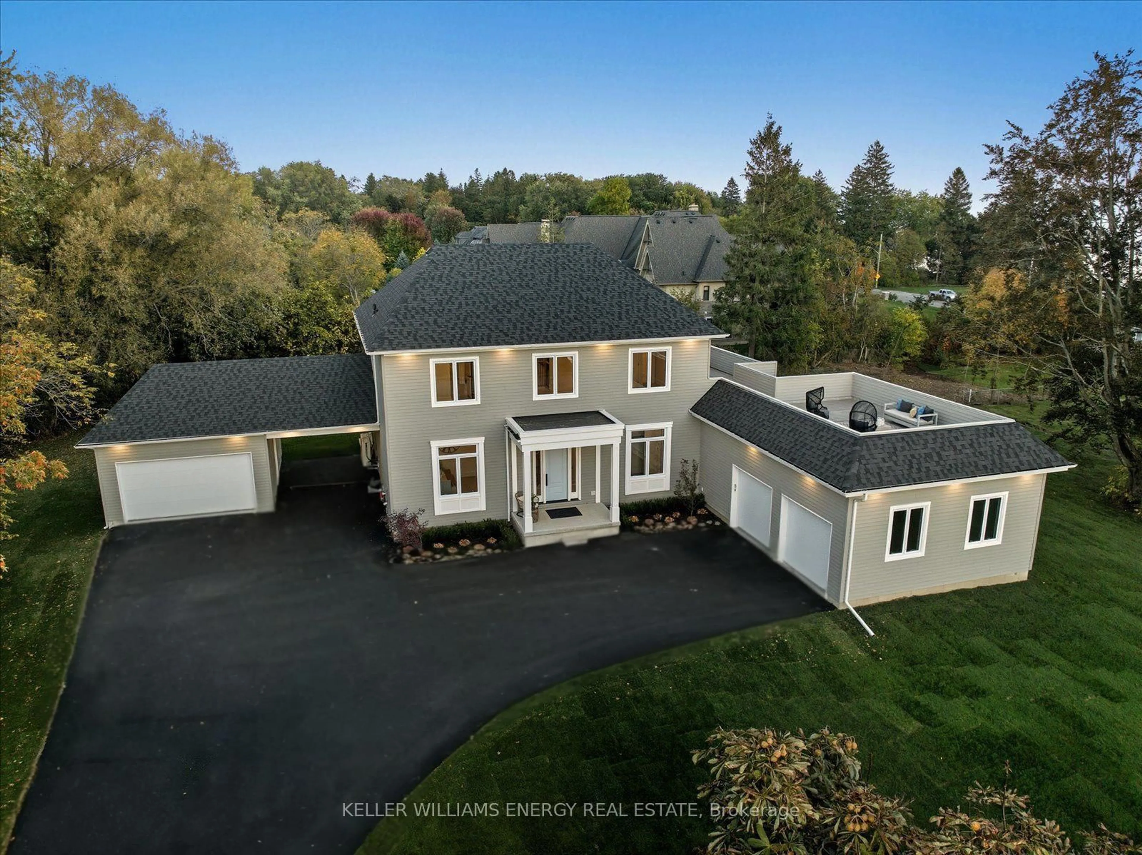 A pic from outside/outdoor area/front of a property/back of a property/a pic from drone, unknown for 631 Mill St, Clarington Ontario L1B 1L9
