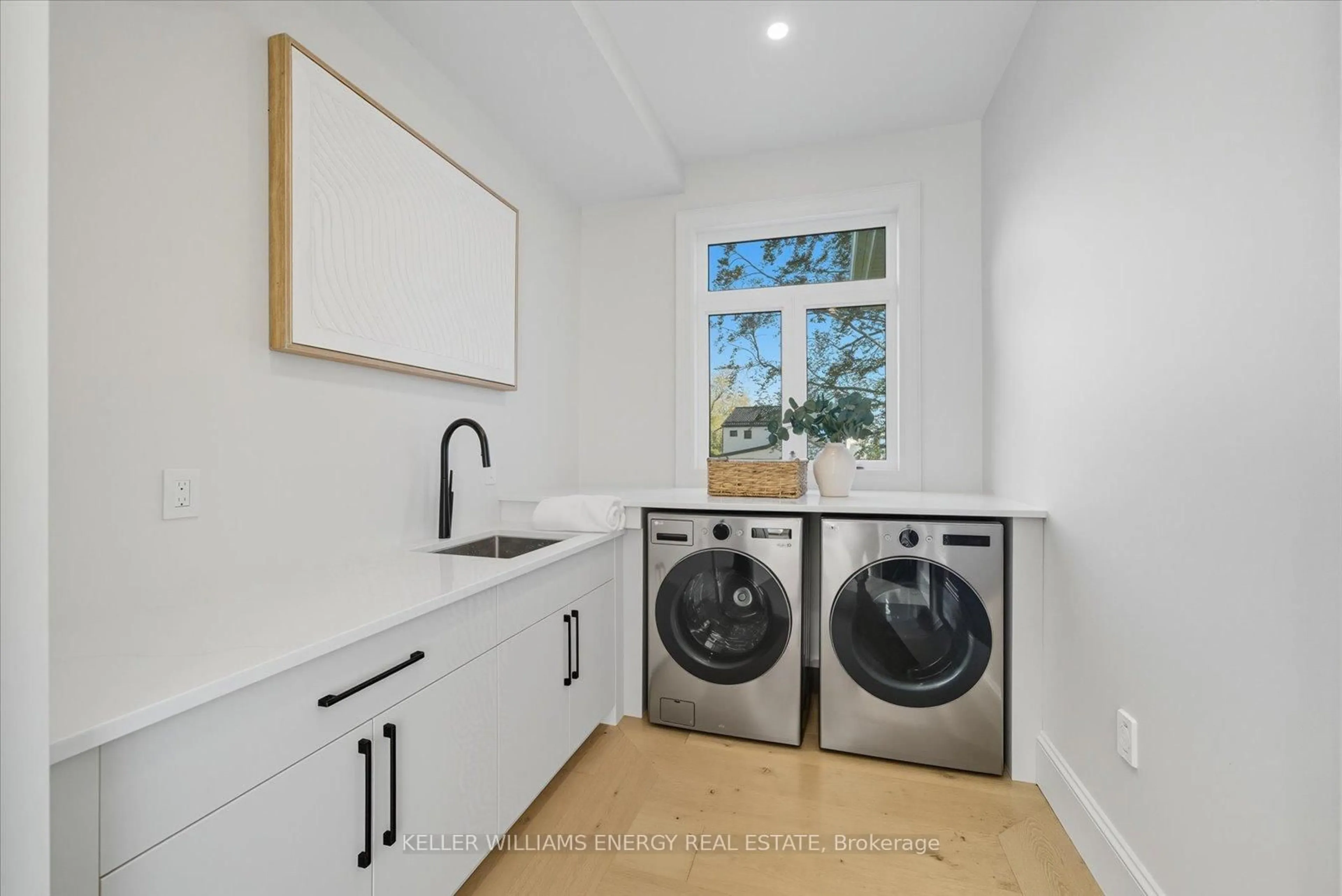 Laundry room for 631 Mill St, Clarington Ontario L1B 1L9