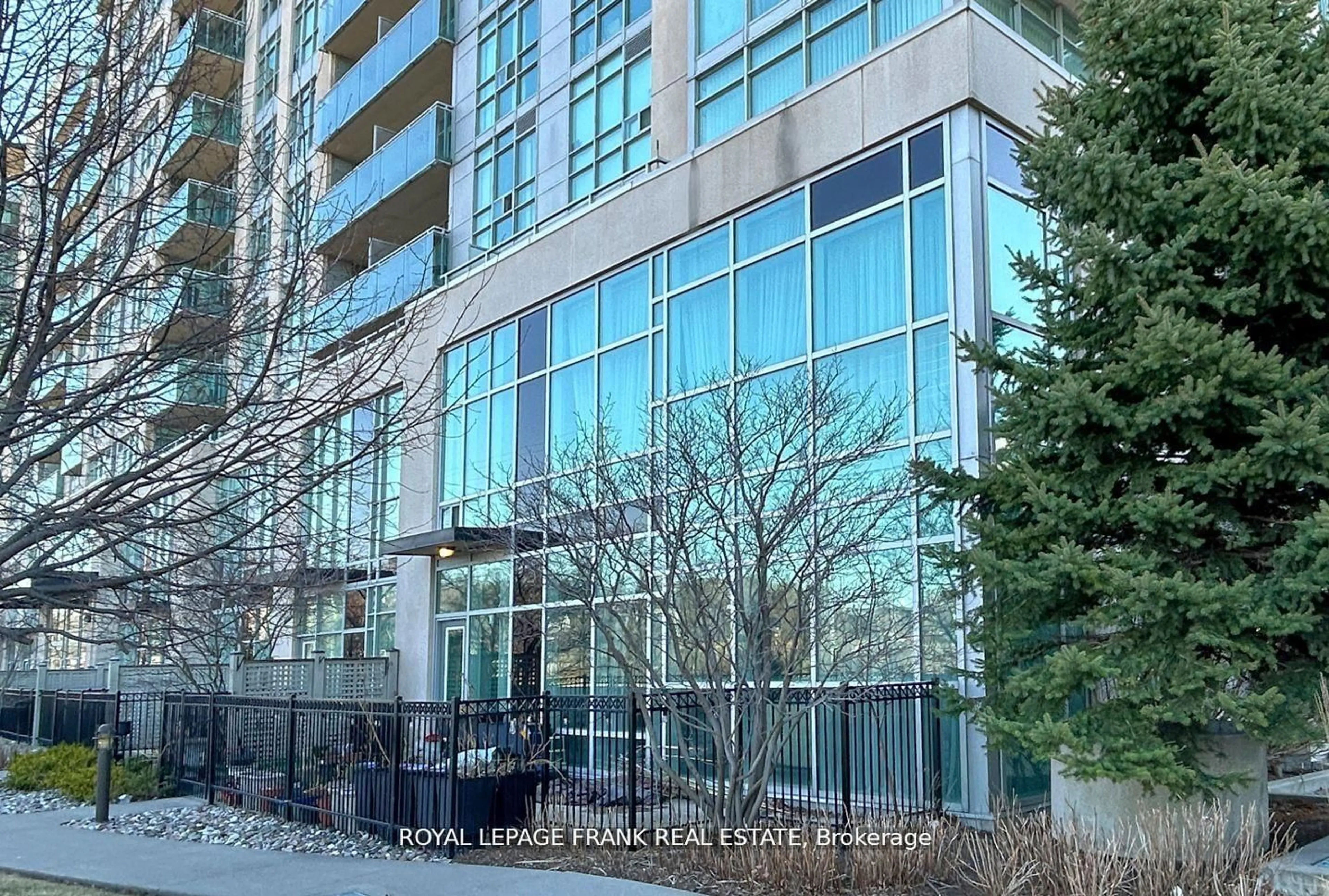 Indoor foyer for 1600 Charles St #101, Whitby Ontario L1N 0G4