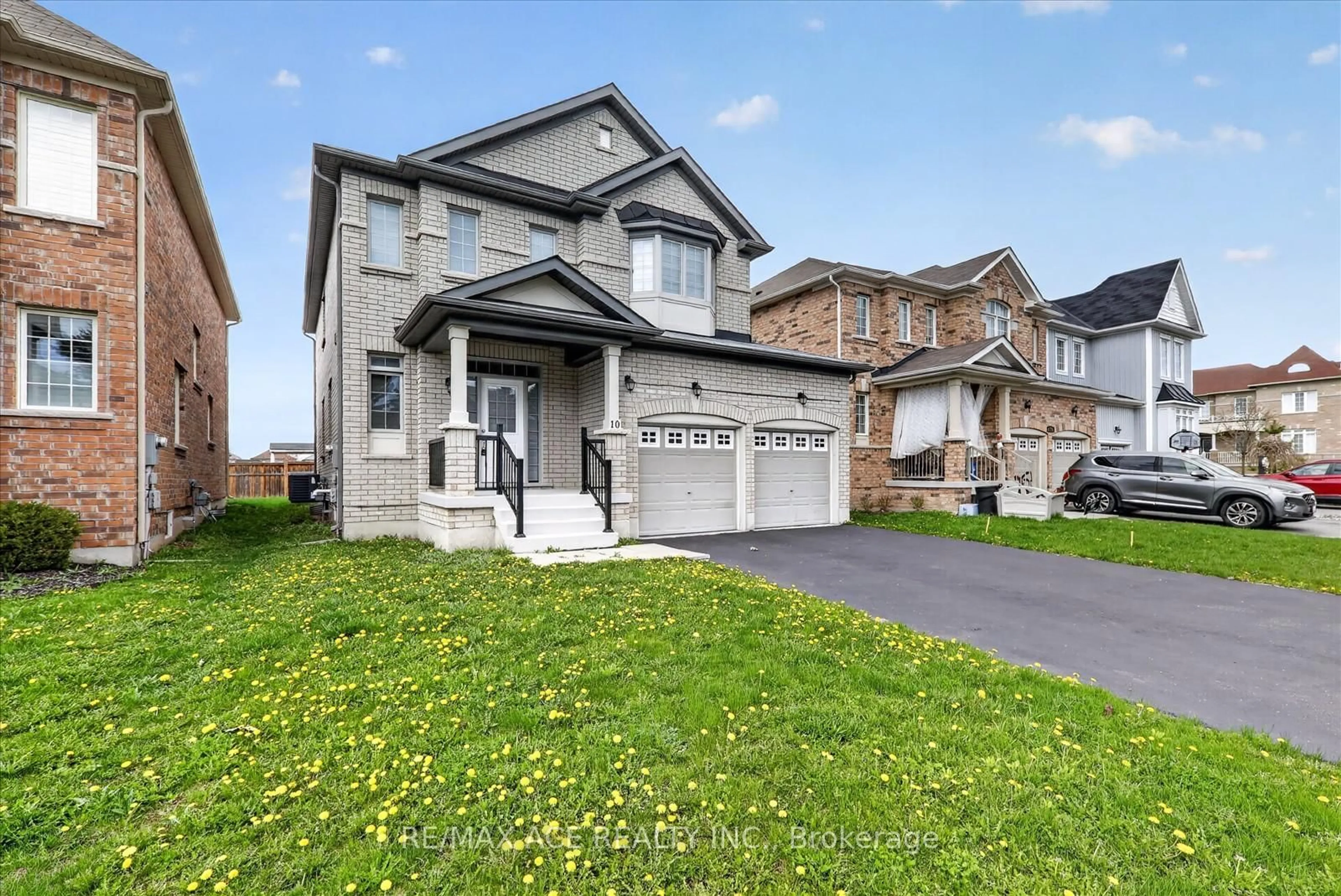 Home with vinyl exterior material, street for 10 Gusul Ave, Clarington Ontario L1B 0K7