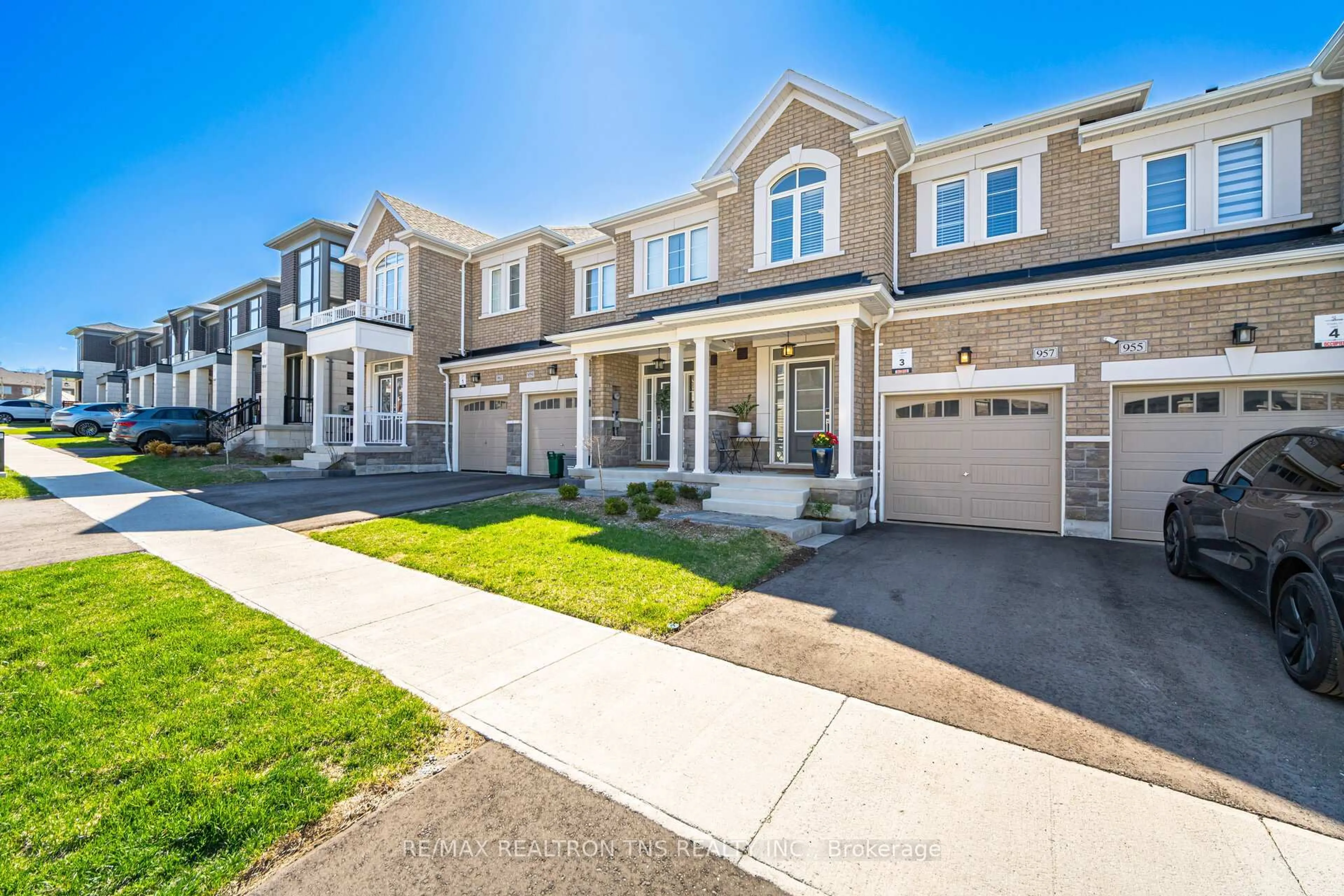 Unknown for 957 Cormorant Path, Pickering Ontario L1X 0P5