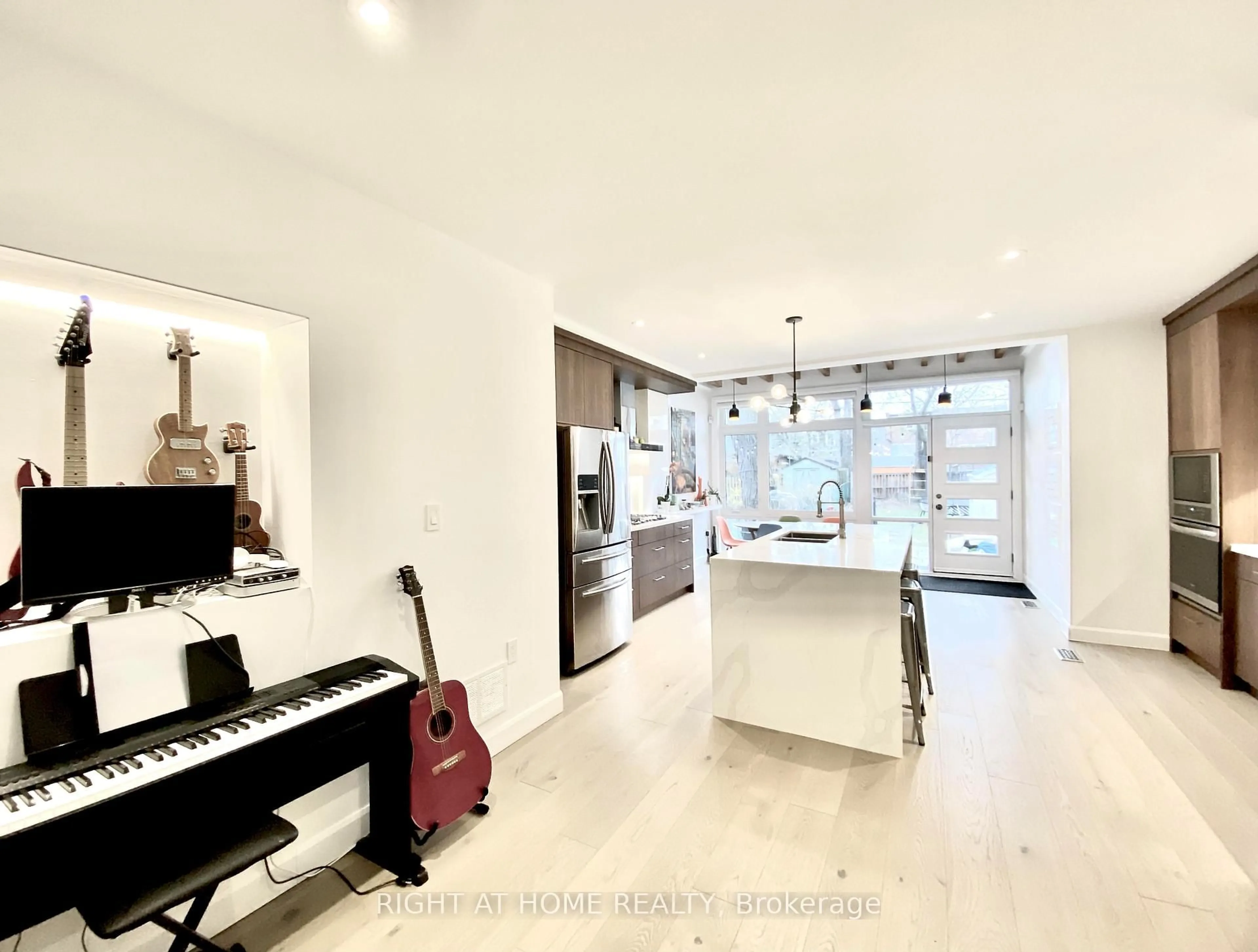 Open concept kitchen, unknown for 16 Woodlee Rd, Toronto Ontario M4E 2R1