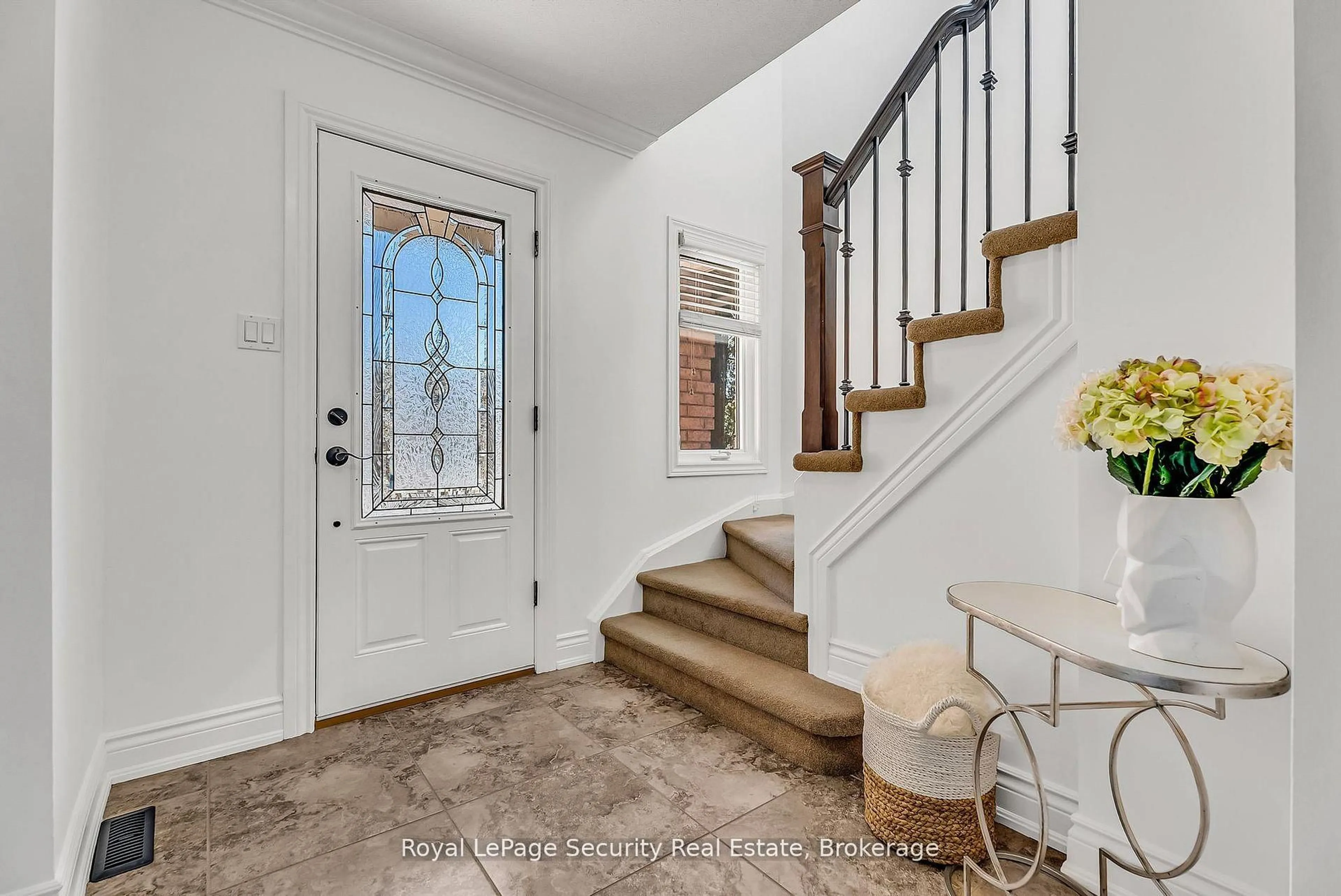 Indoor entryway for 1197 Beaver Valley Cres, Oshawa Ontario L1J 8N1