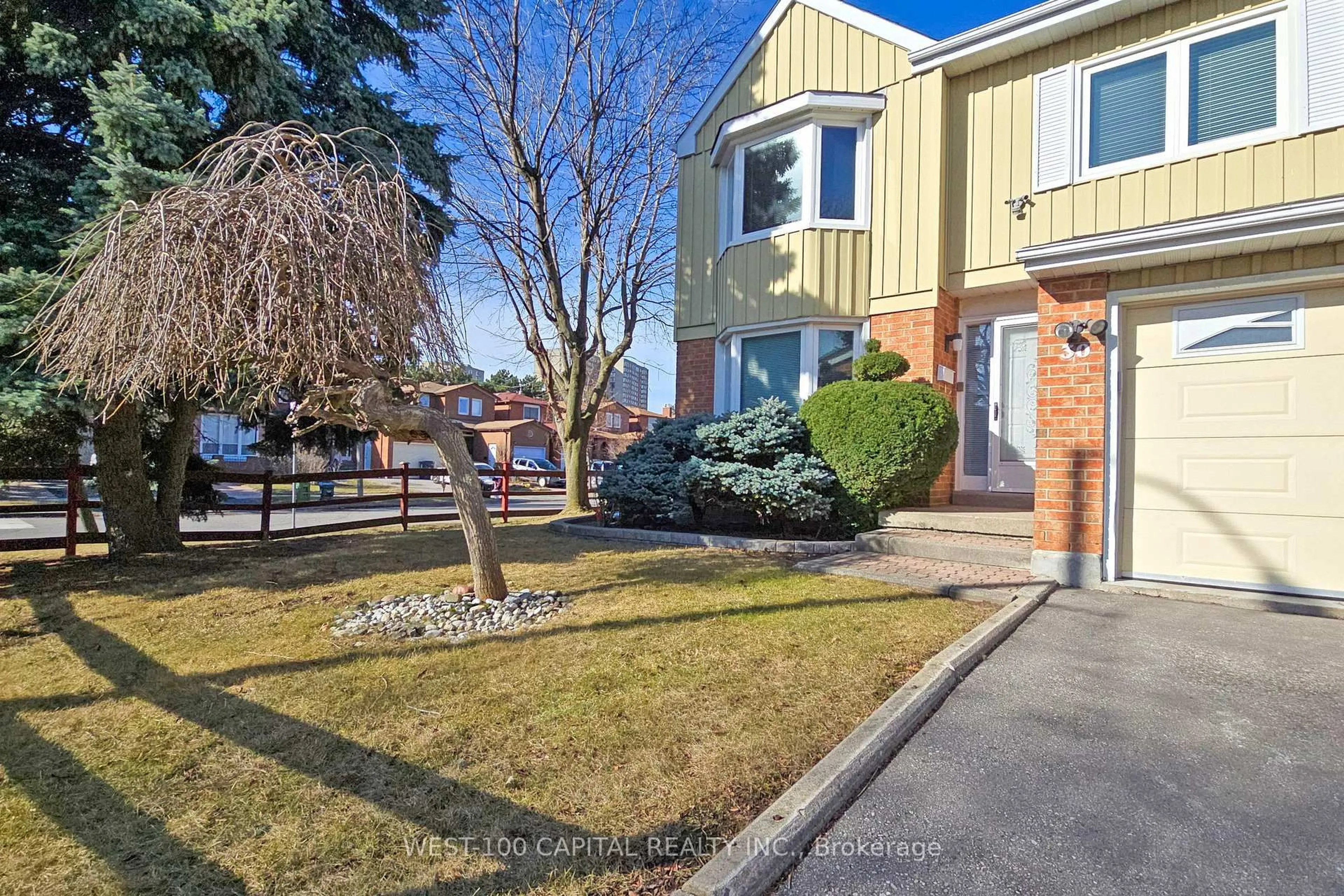 Patio, street for 30 Wintermute Blvd, Toronto Ontario M1W 3M6