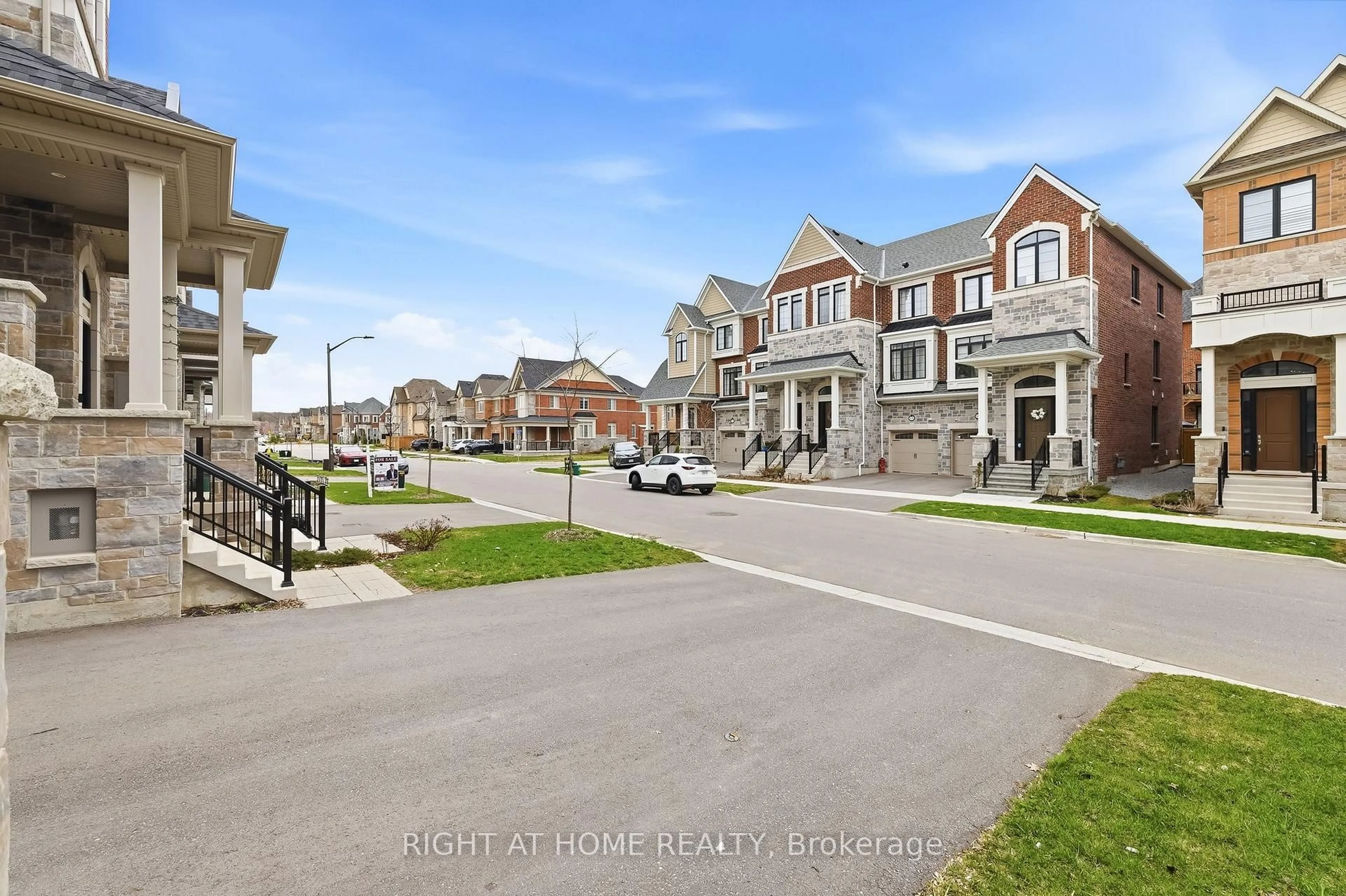 A pic from outside/outdoor area/front of a property/back of a property/a pic from drone, street for 89 Dorian Dr, Whitby Ontario L1P 0C8