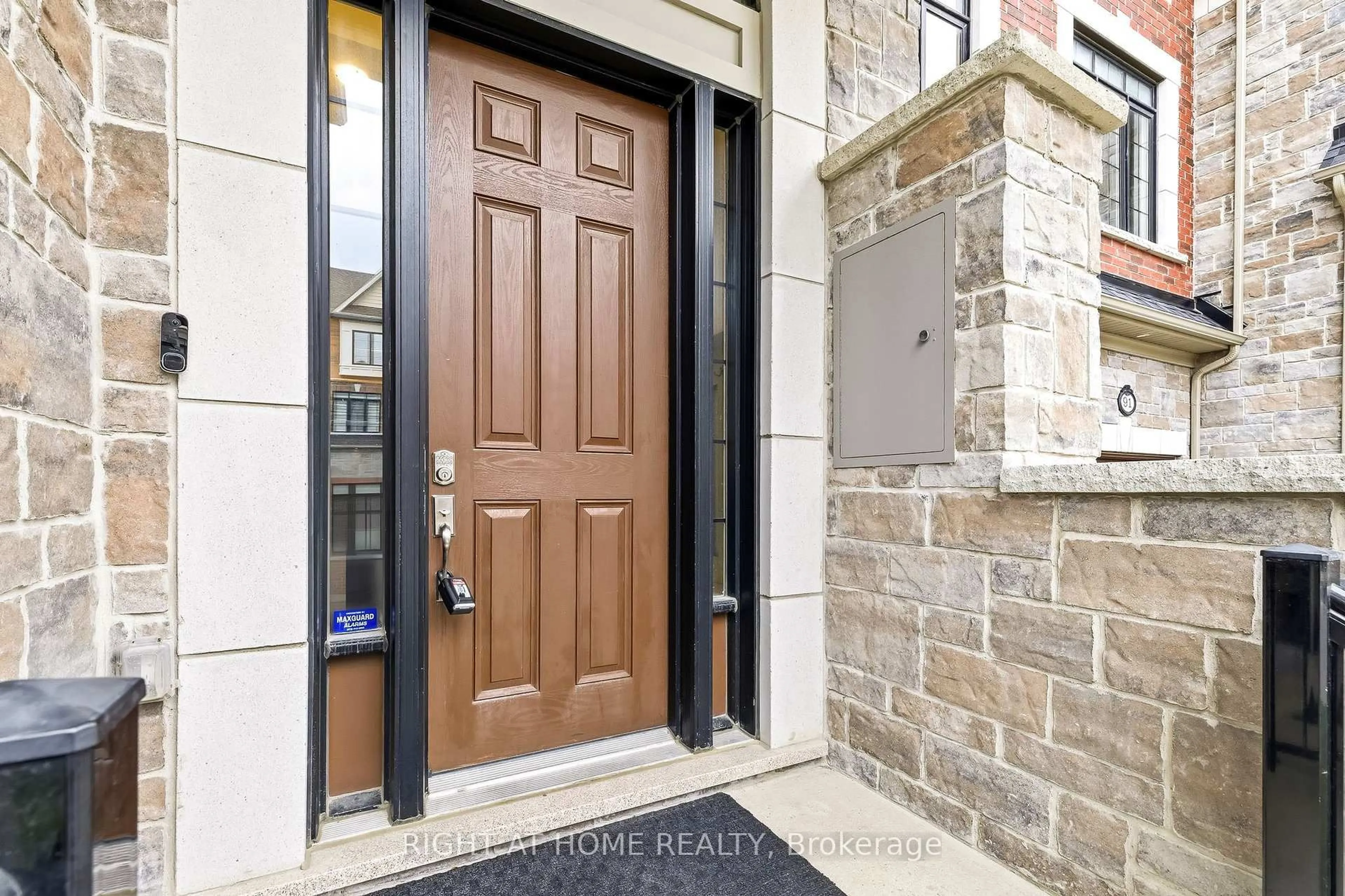 Indoor entryway for 89 Dorian Dr, Whitby Ontario L1P 0C8