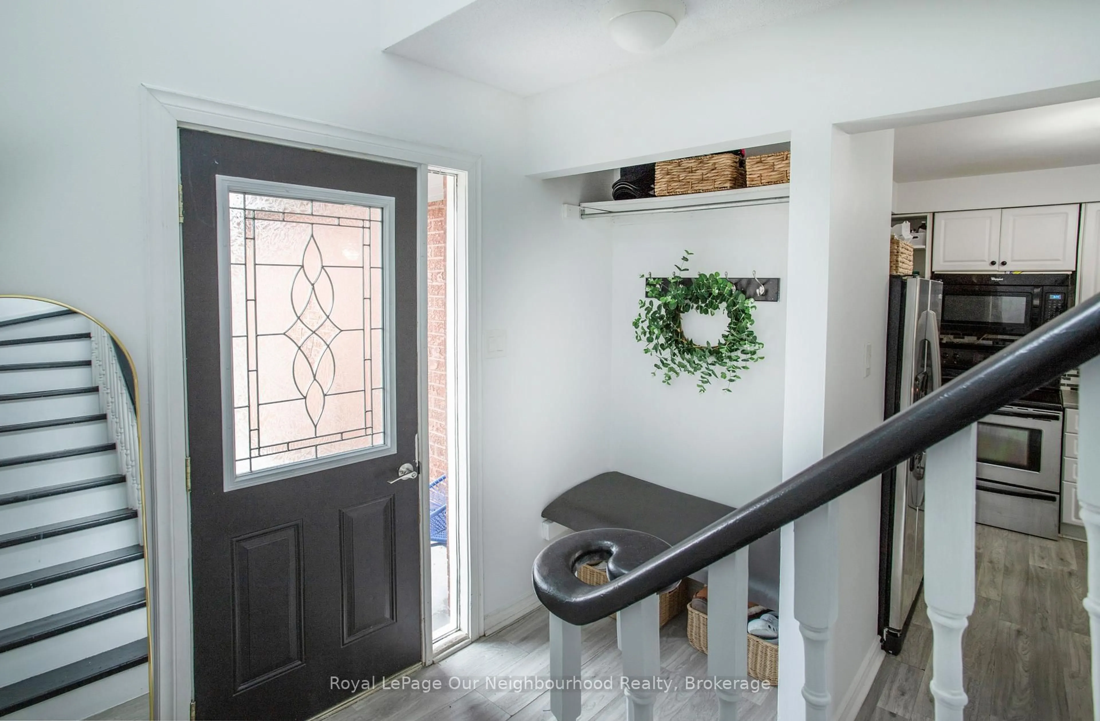 Indoor entryway for 117 Galbraith Crt, Clarington Ontario L1C 4P7