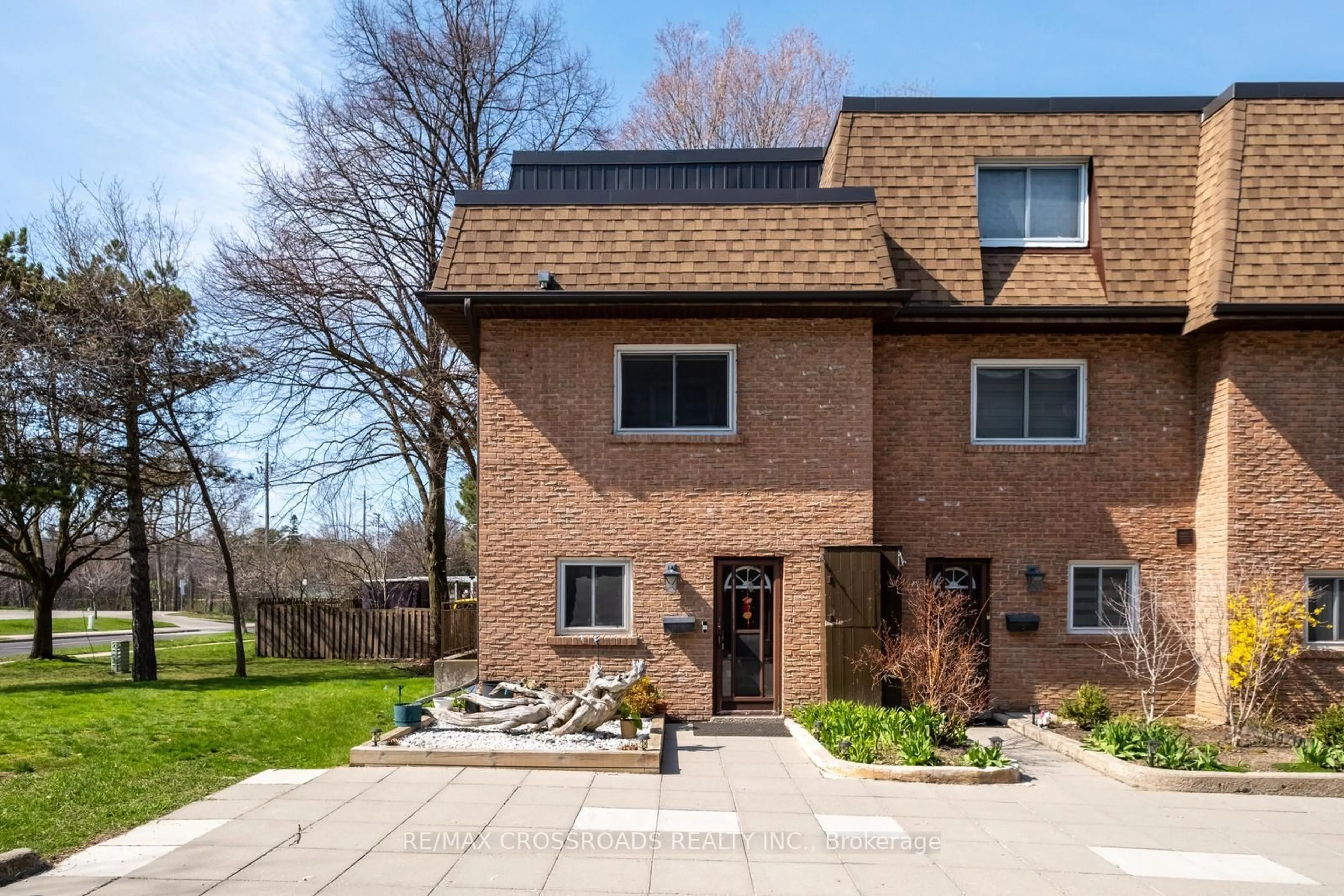 Home with brick exterior material, street for 20 Hainford St #7, Toronto Ontario M1E 4X8