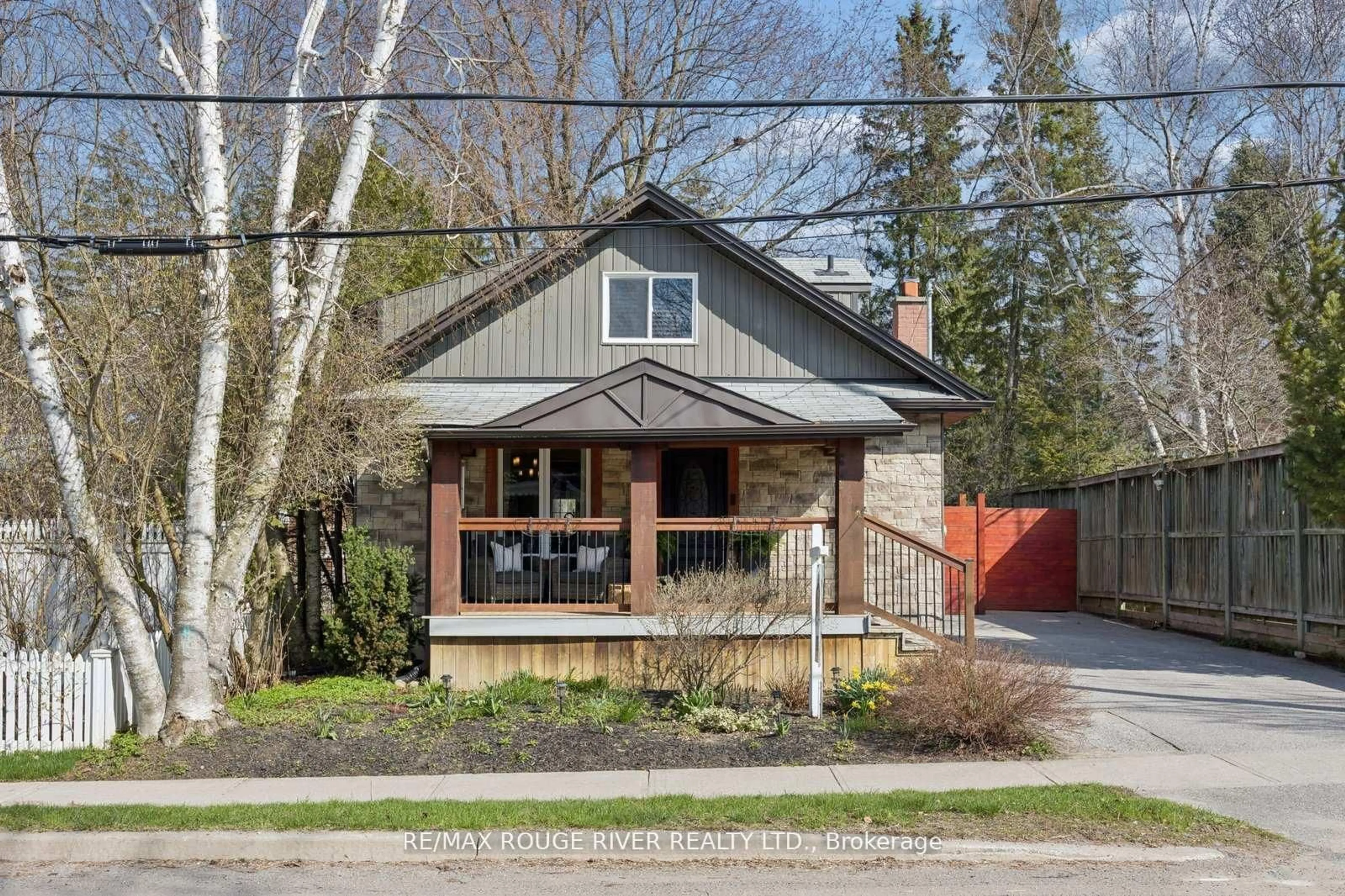 Home with brick exterior material, street for 28 Columbus Rd, Oshawa Ontario L1H 7K4