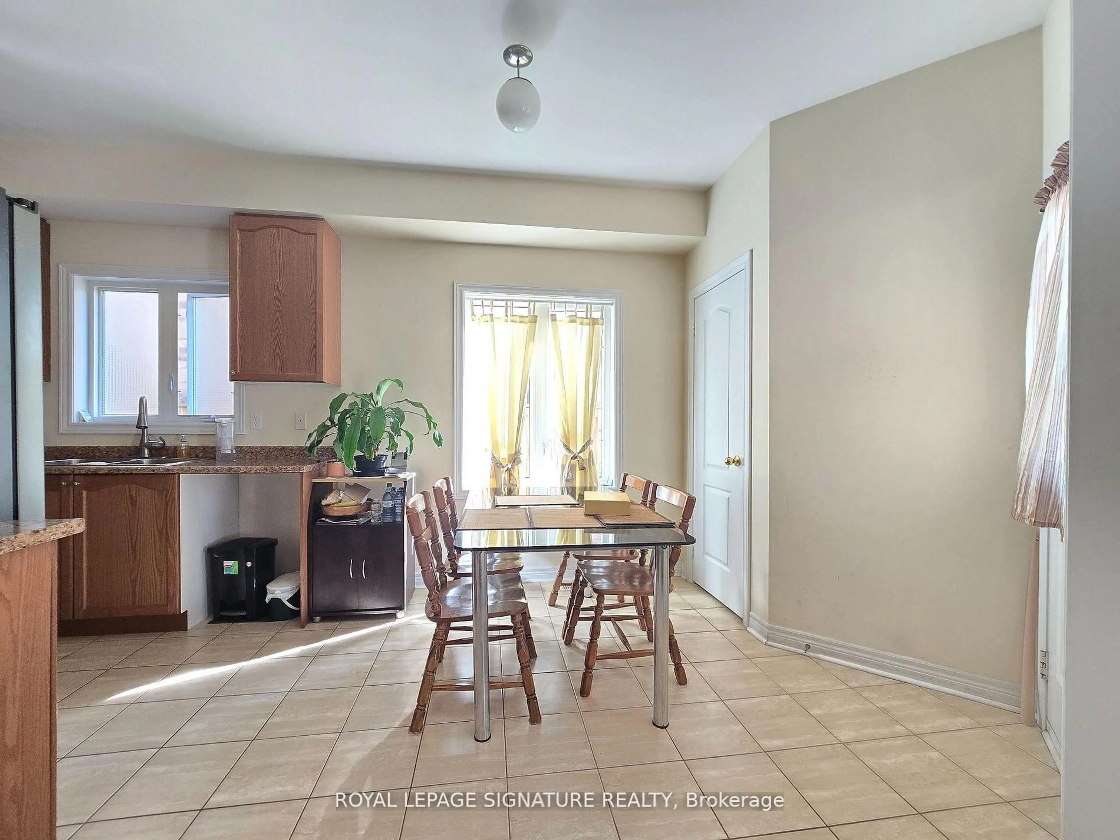 A pic of a room for 2480 Earl Grey Ave, Pickering Ontario L1X 0B9