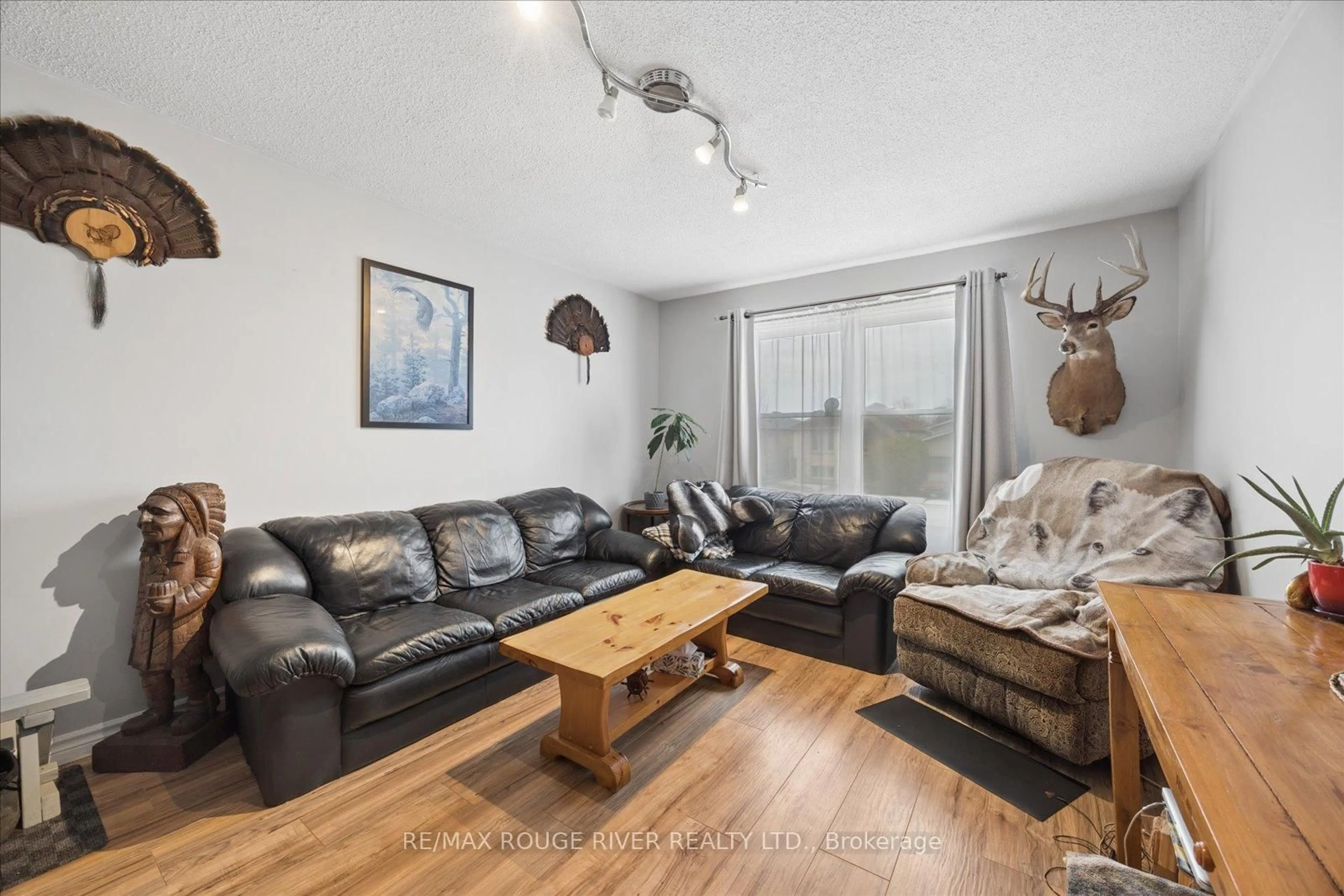 Living room with furniture, wood/laminate floor for 79 Broadlands Cres, Clarington Ontario L1E 1R5
