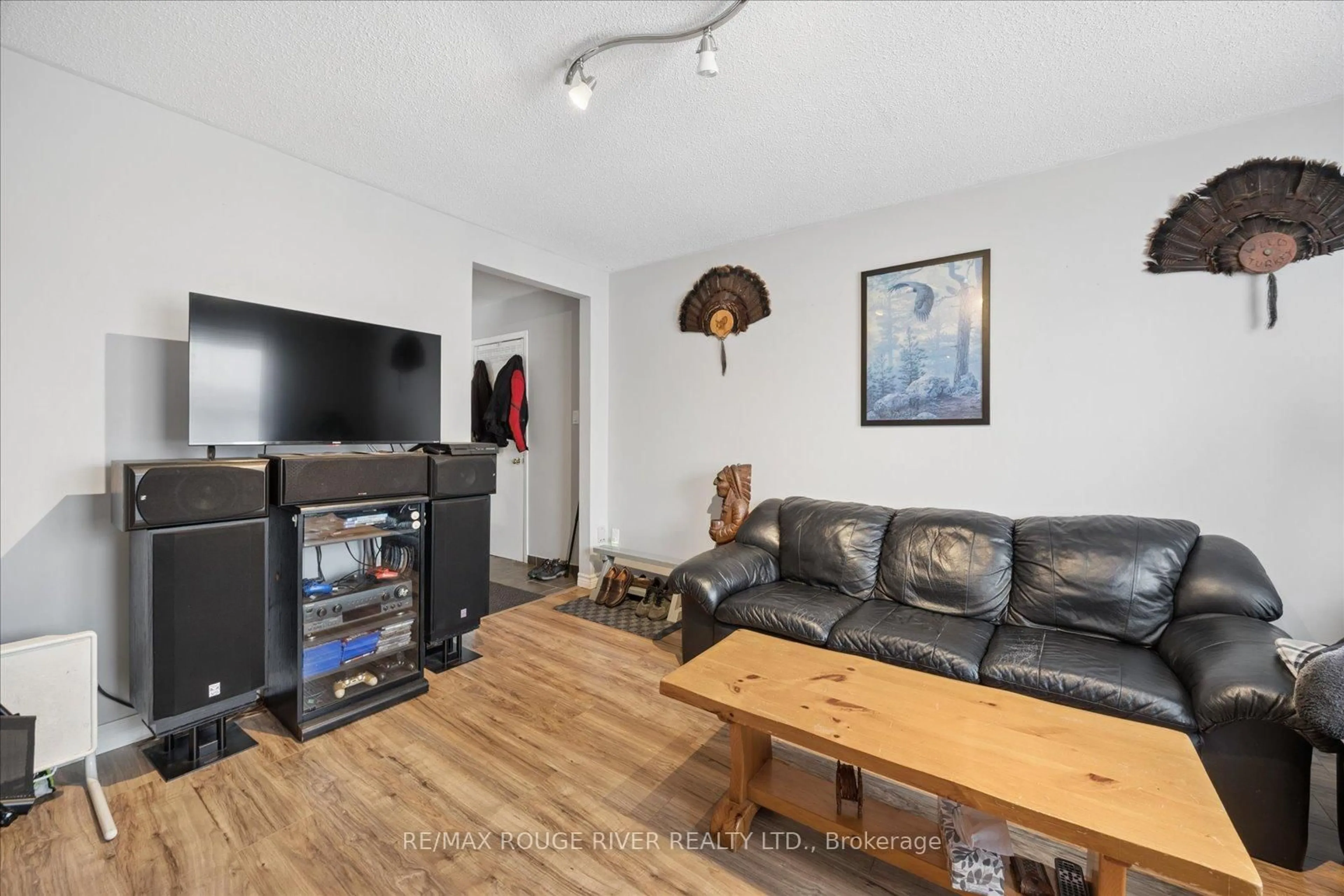 Living room with furniture, wood/laminate floor for 79 Broadlands Cres, Clarington Ontario L1E 1R5