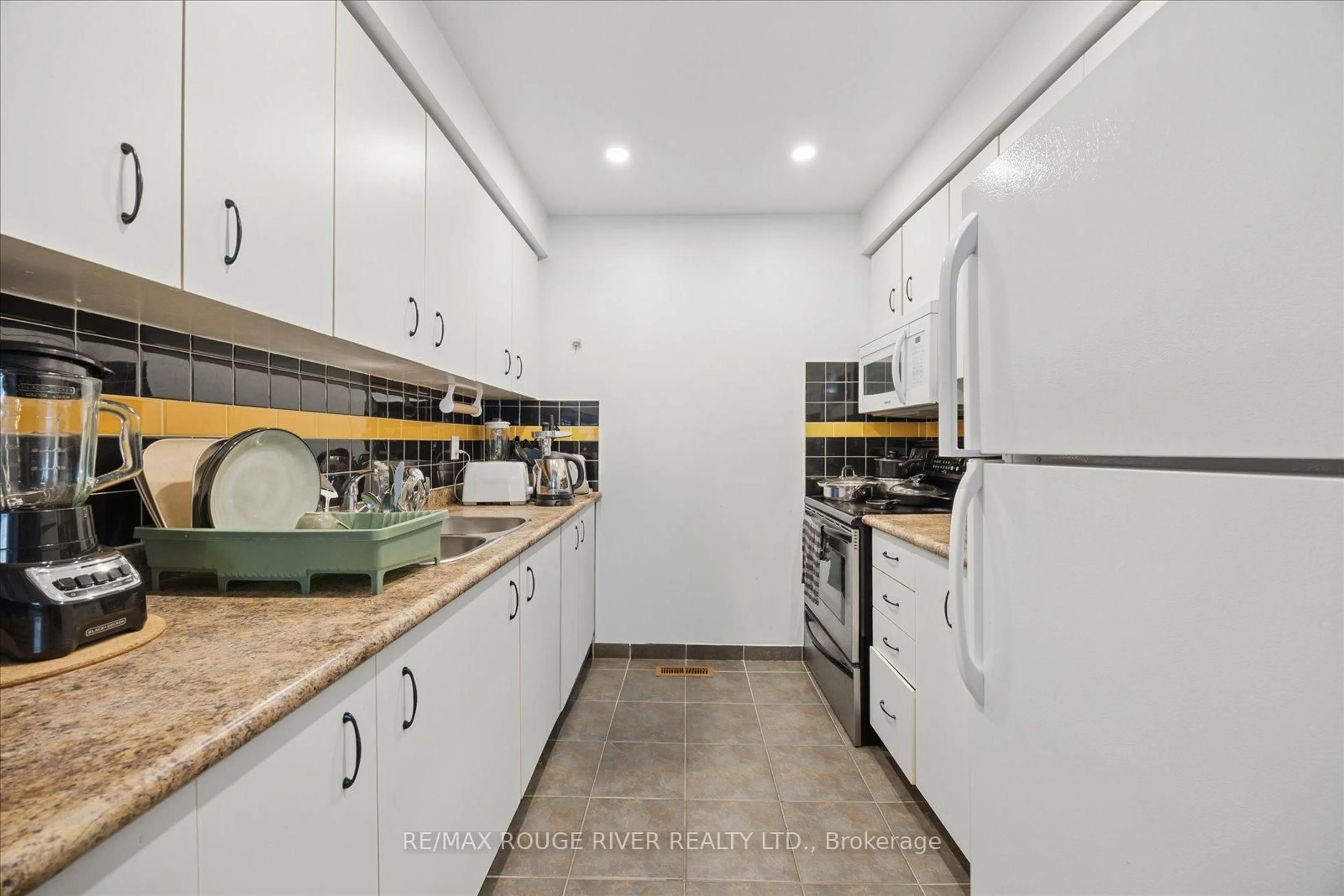 Standard kitchen, ceramic/tile floor for 79 Broadlands Cres, Clarington Ontario L1E 1R5