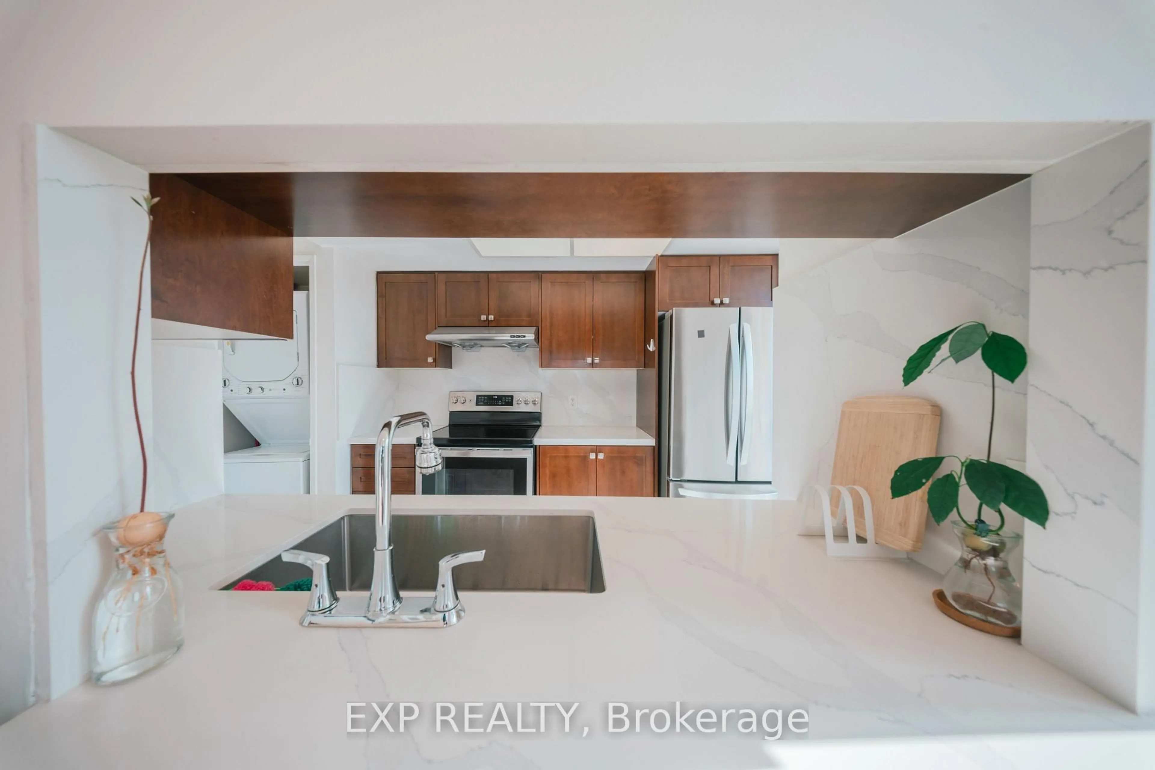 Unknown for 2550 Lawrence Ave #310, Toronto Ontario M1P 4Z3